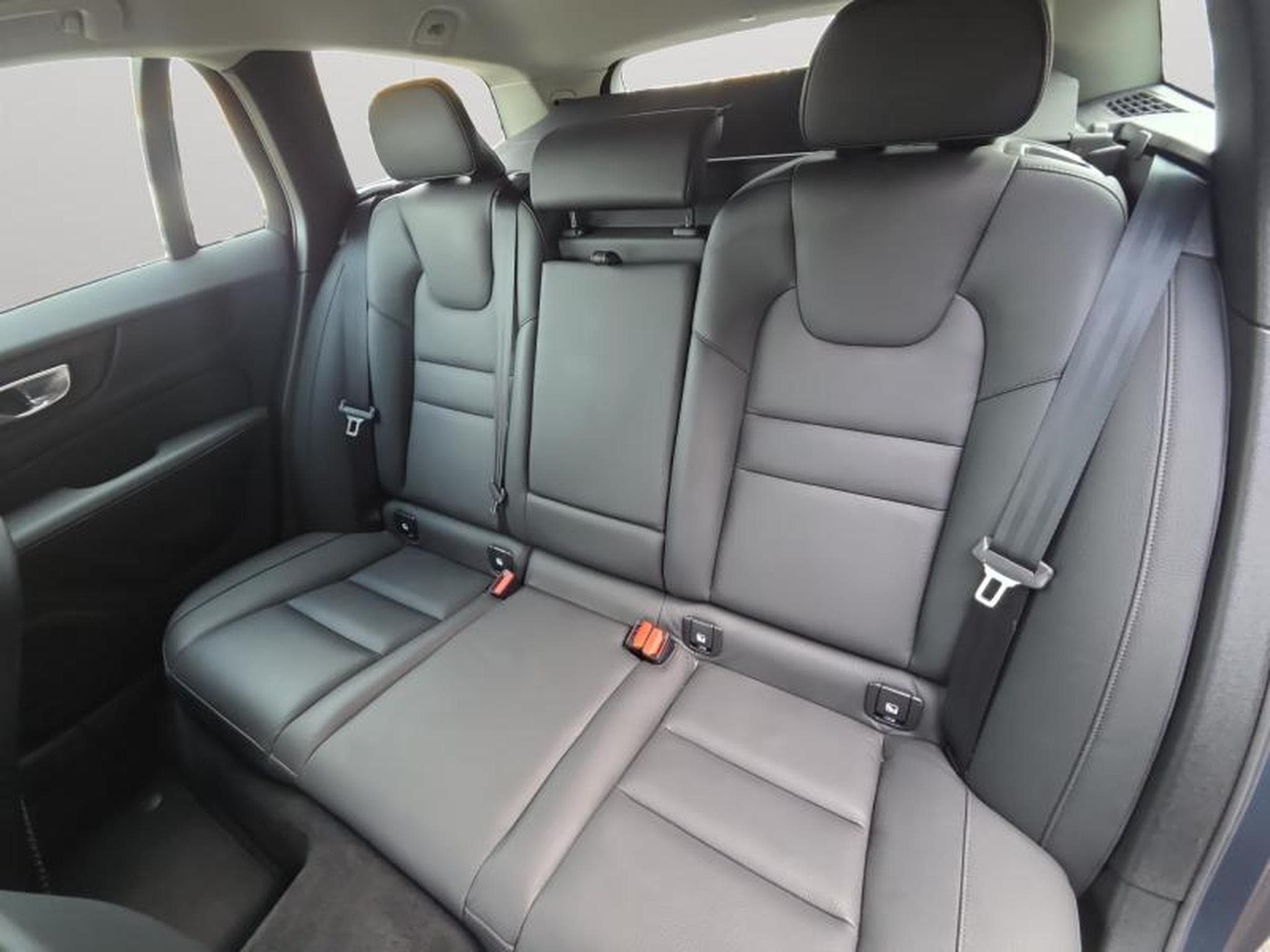 Volvo V60 B4 Core / Essence (2025) - Foto 13