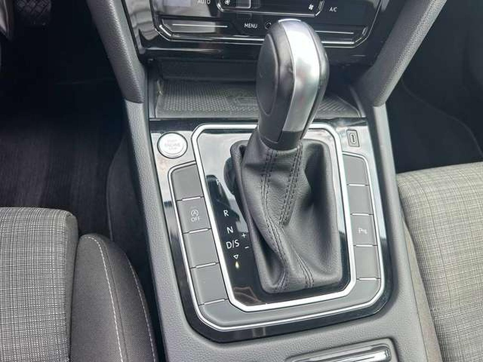 VW Passat Passat SW 2.0 TDi Style Business DSG (2020) - Foto 15