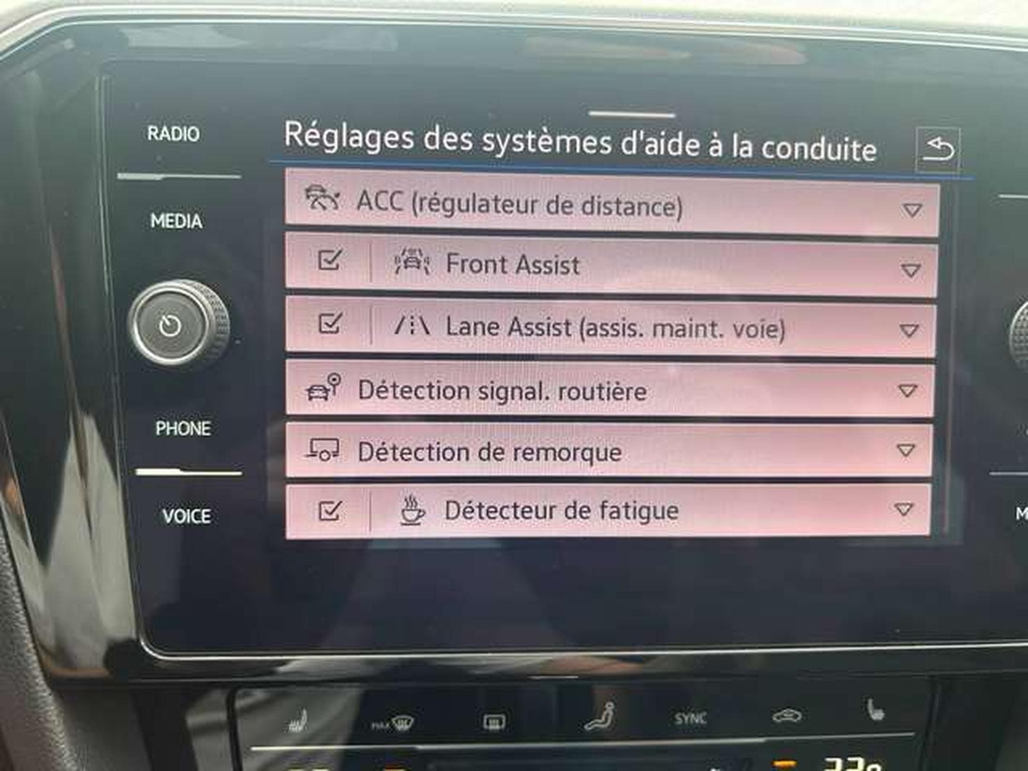 VW Passat Passat SW 2.0 TDi Style Business DSG (2020) - Foto 9