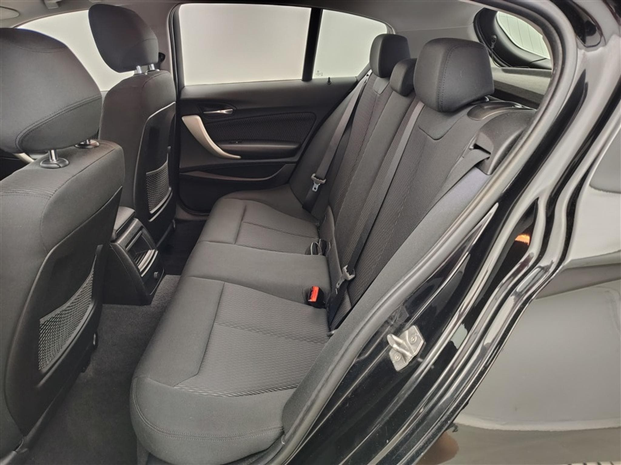 BMW 116 i (2015) - Photo 13