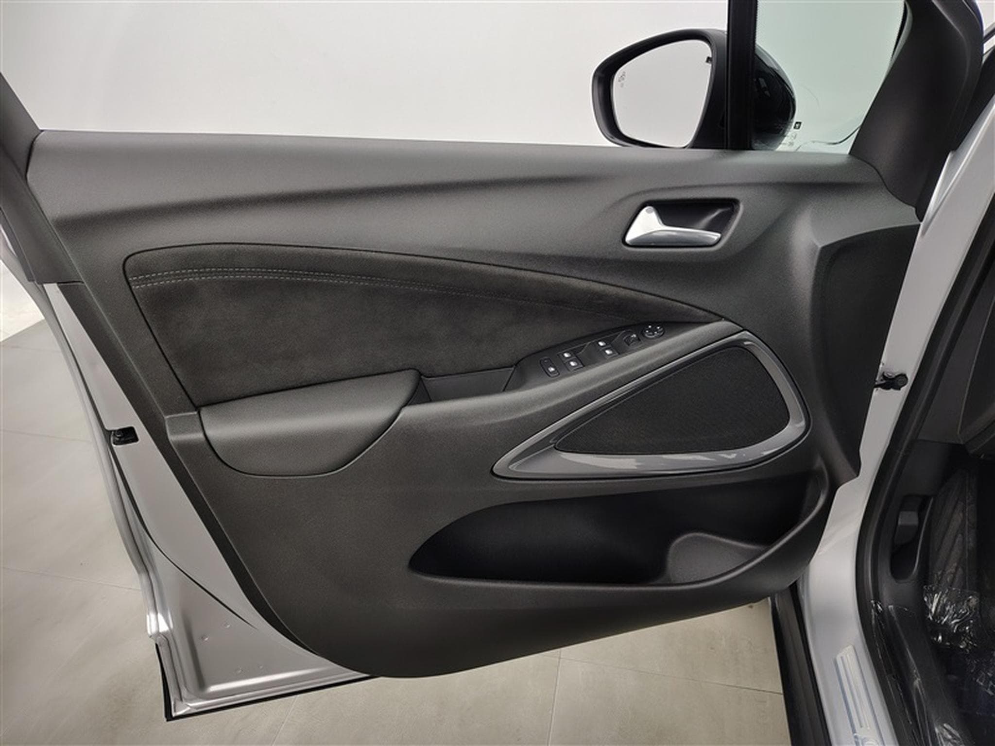 Opel Crossland 1.2 Turbo Elegance S/S (EU6.4) (2023) - Foto 17