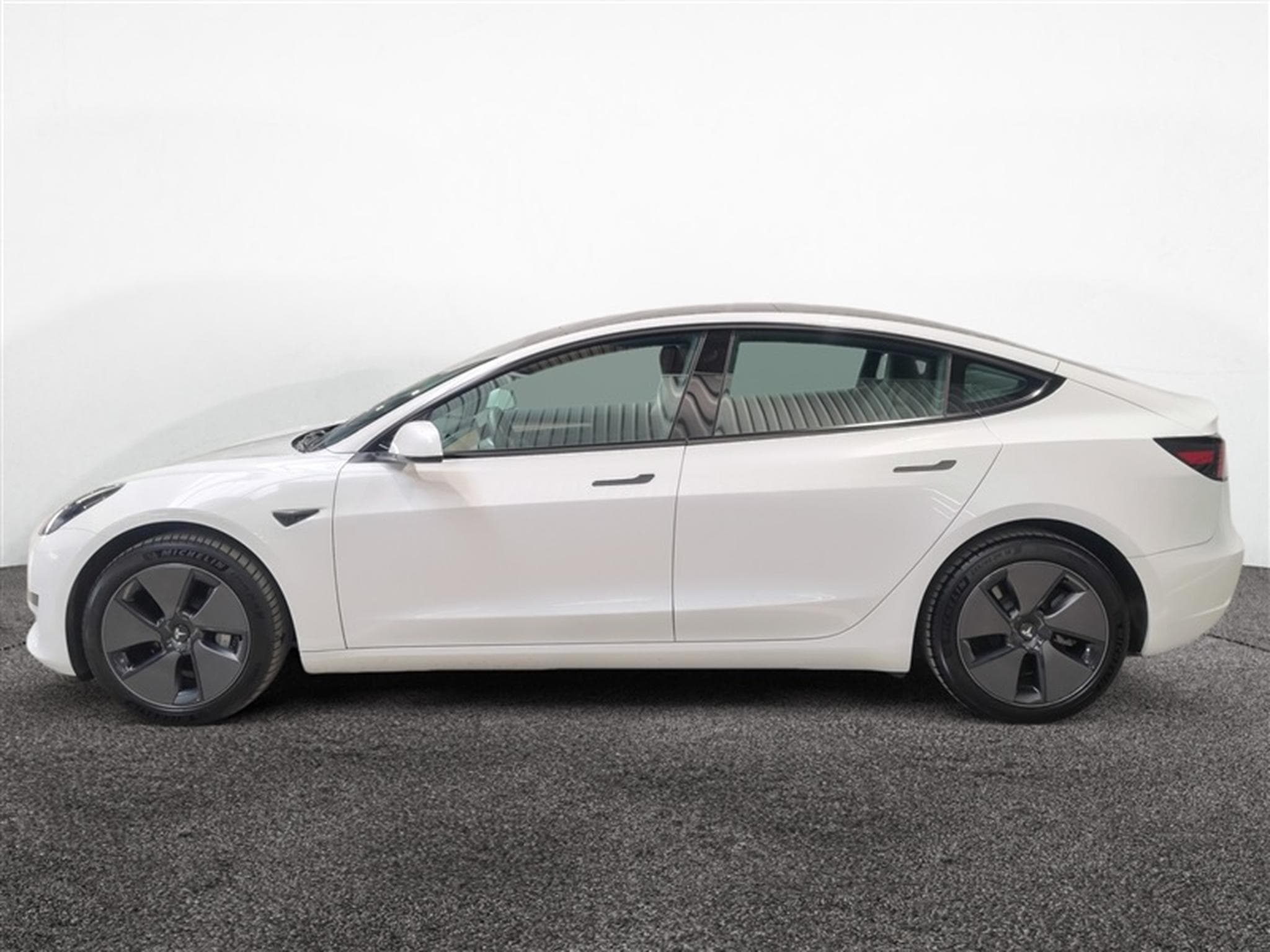 Tesla Model 3 Standard Plus NAVI / FULL LED / CUIR / PANO (2023) - Foto 3