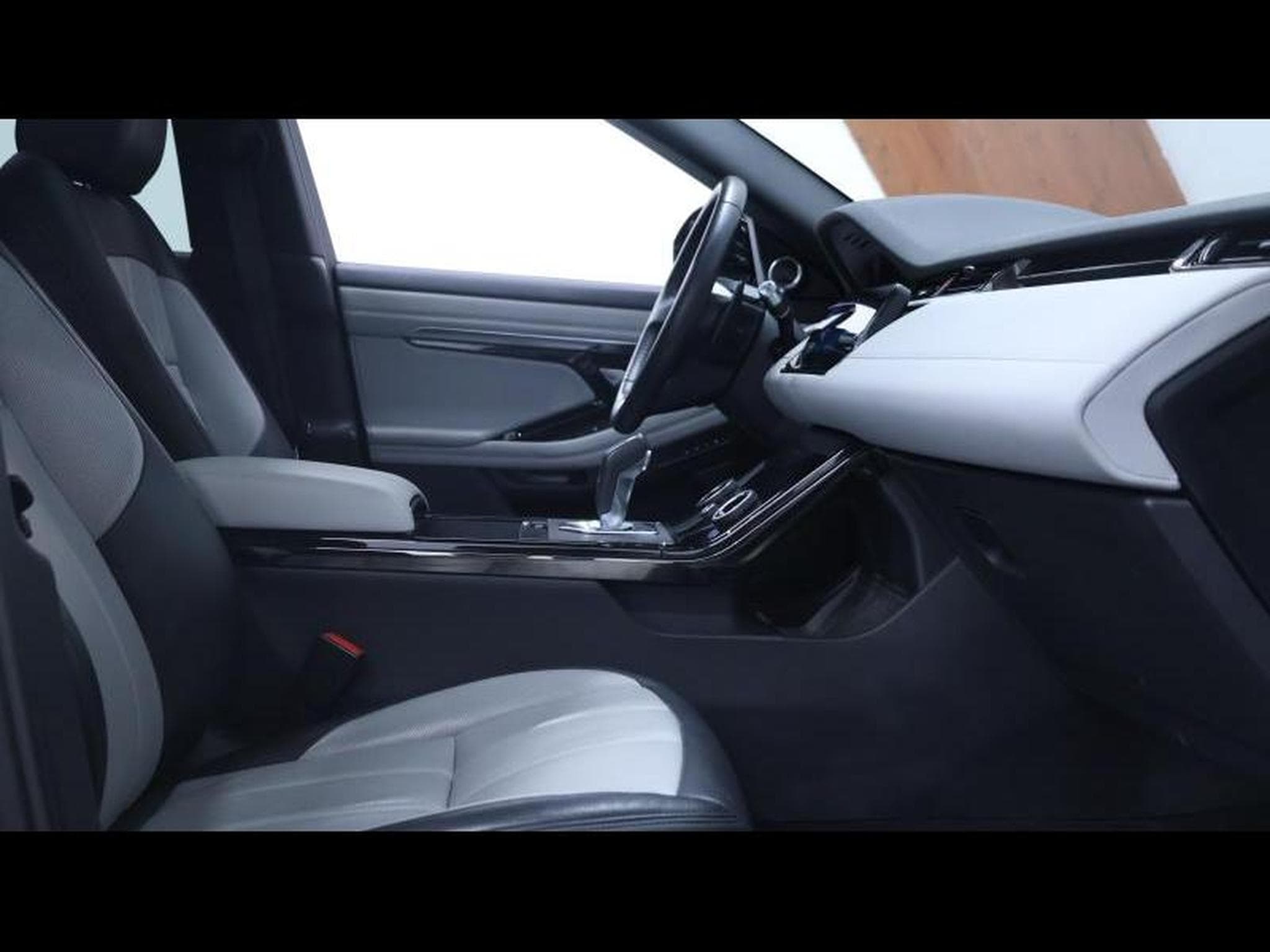 Land-Rover Range Rover Evoque P250 R-Dynamic SE Auto (2020) - Photo 11
