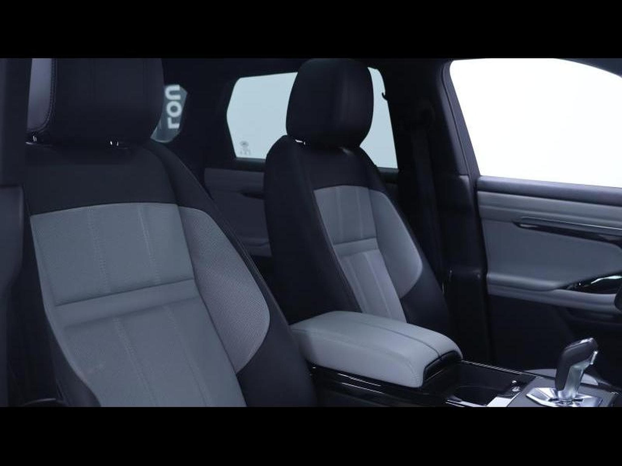 Land-Rover Range Rover Evoque P250 R-Dynamic SE Auto (2020) - Photo 12