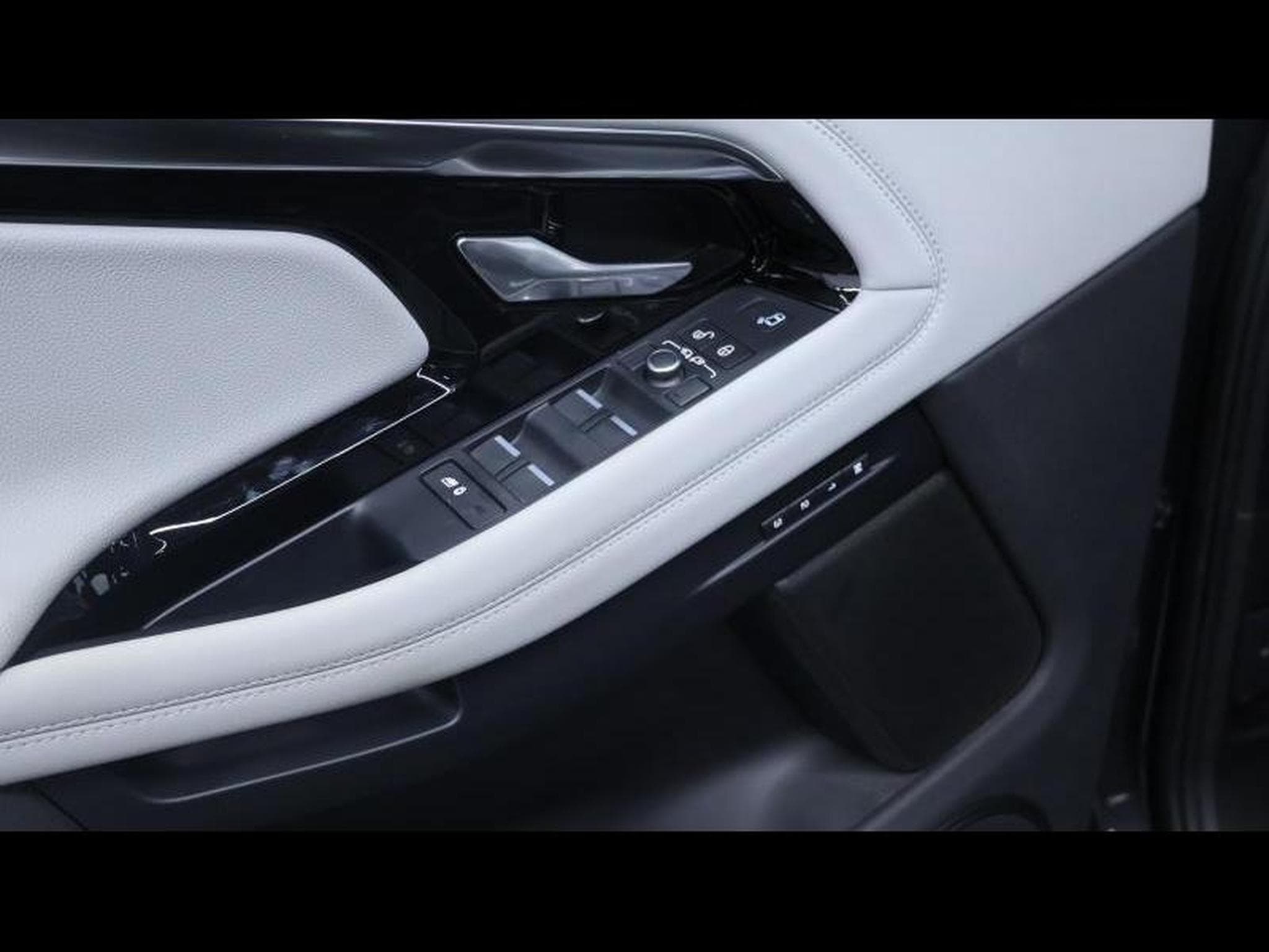 Land-Rover Range Rover Evoque P250 R-Dynamic SE Auto (2020) - Photo 25