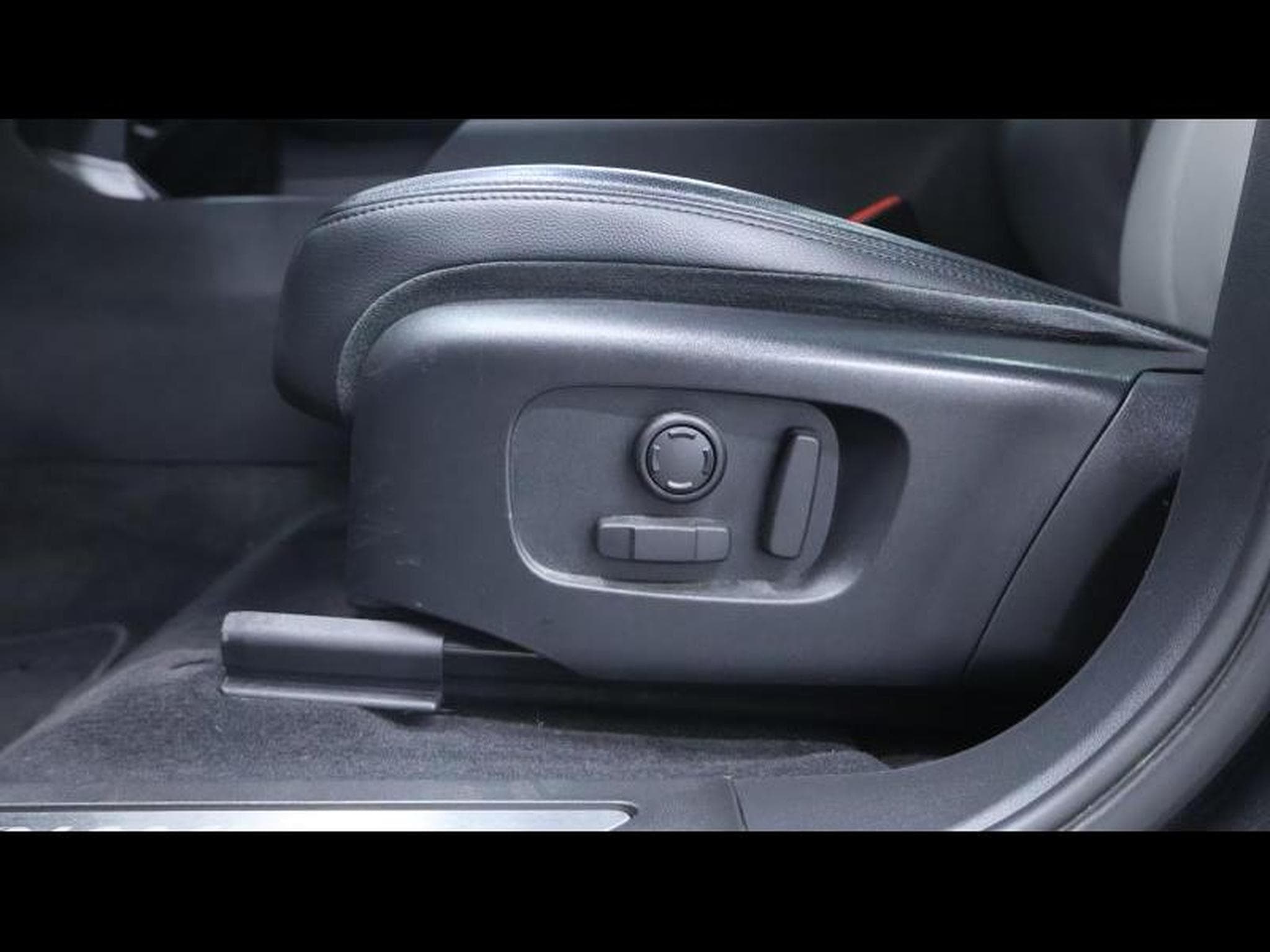 Land-Rover Range Rover Evoque P250 R-Dynamic SE Auto (2020) - Photo 26