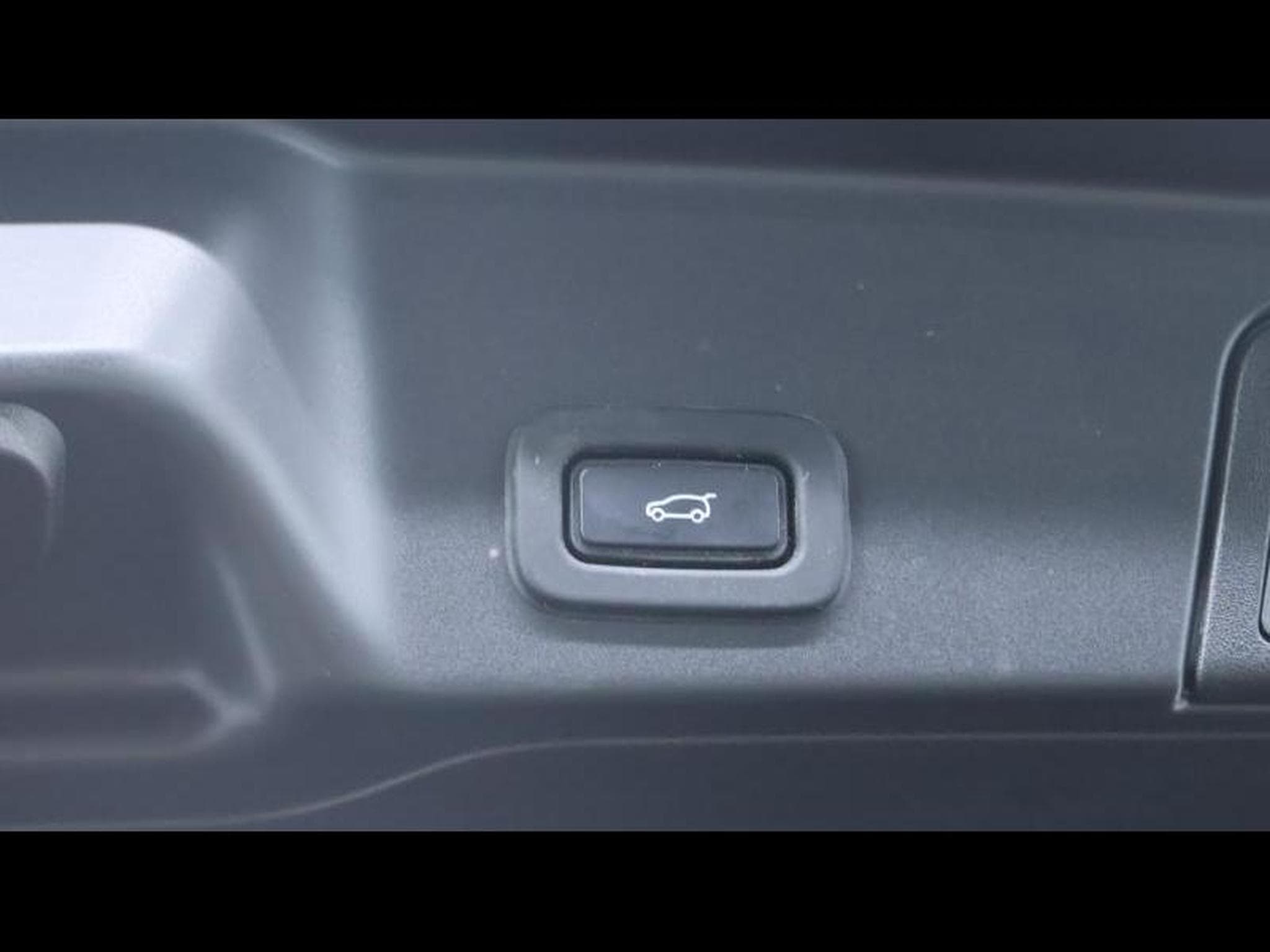 Land-Rover Range Rover Evoque P250 R-Dynamic SE Auto (2020) - Photo 29