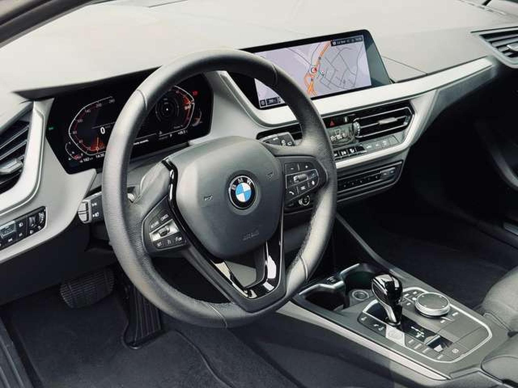 BMW 118 118i Automatique // Révisée Et Garantie ✅✅✅ (2022) - Photo 11