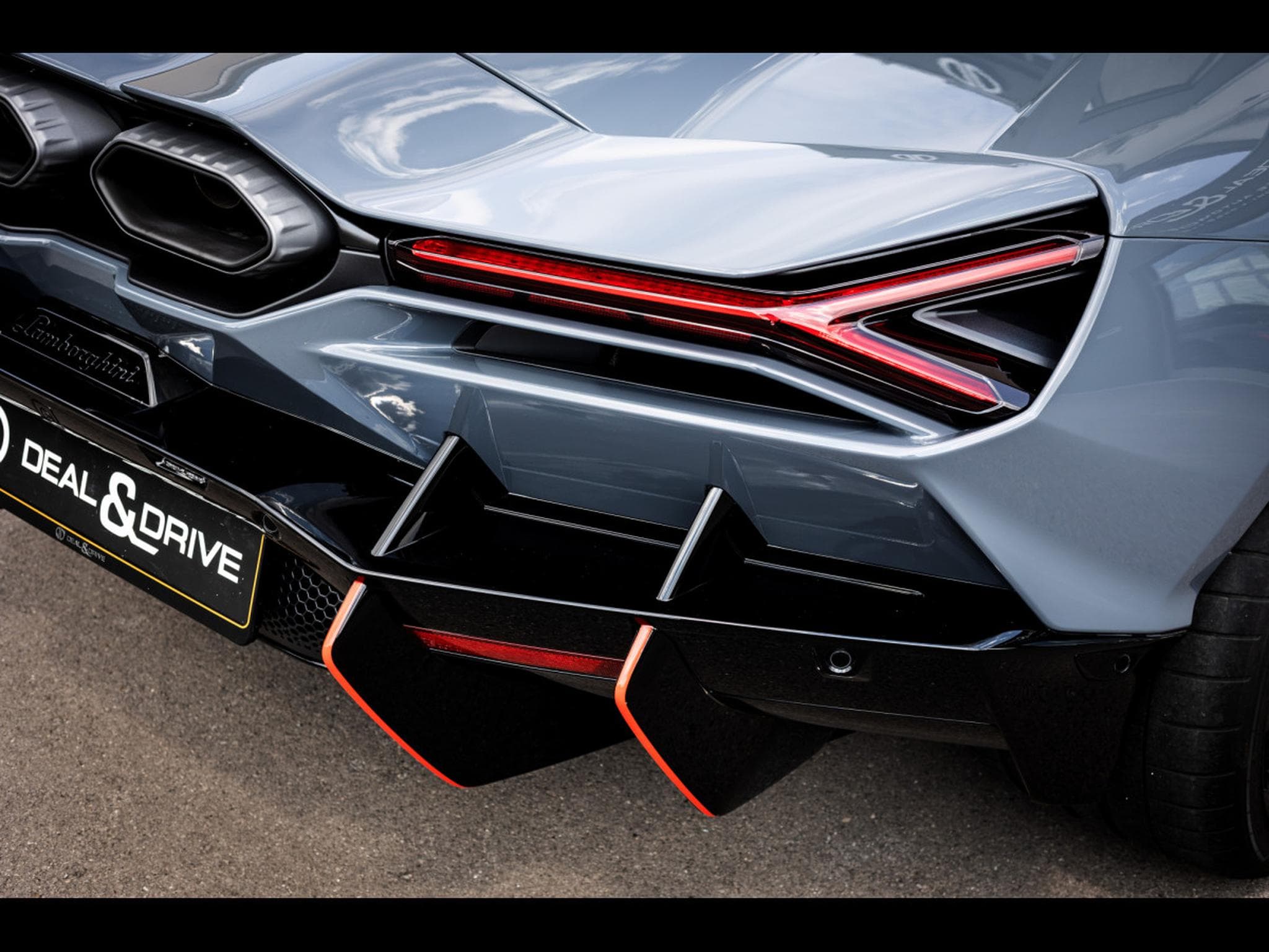 Lamborghini Revuelto 6.5 V12 HPEV (1.015 CH) - GRIGIO TELESTO – FULL PPF (2025) - Photo 17