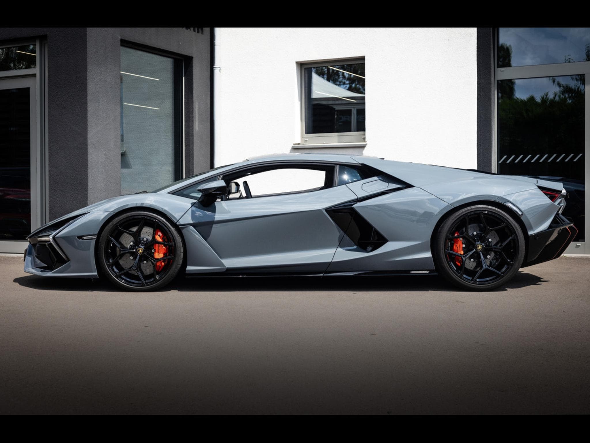 Lamborghini Revuelto 6.5 V12 HPEV (1.015 CH) - GRIGIO TELESTO – FULL PPF (2025) - Photo 2