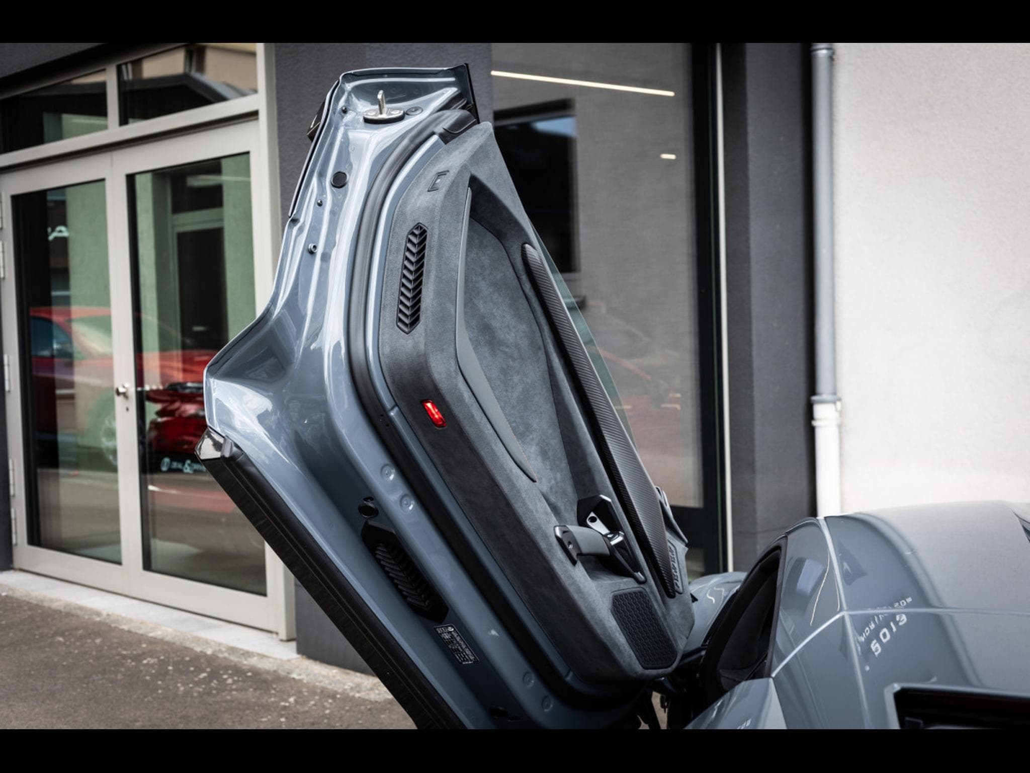 Lamborghini Revuelto 6.5 V12 HPEV (1.015 CH) - GRIGIO TELESTO – FULL PPF (2025) - Photo 9