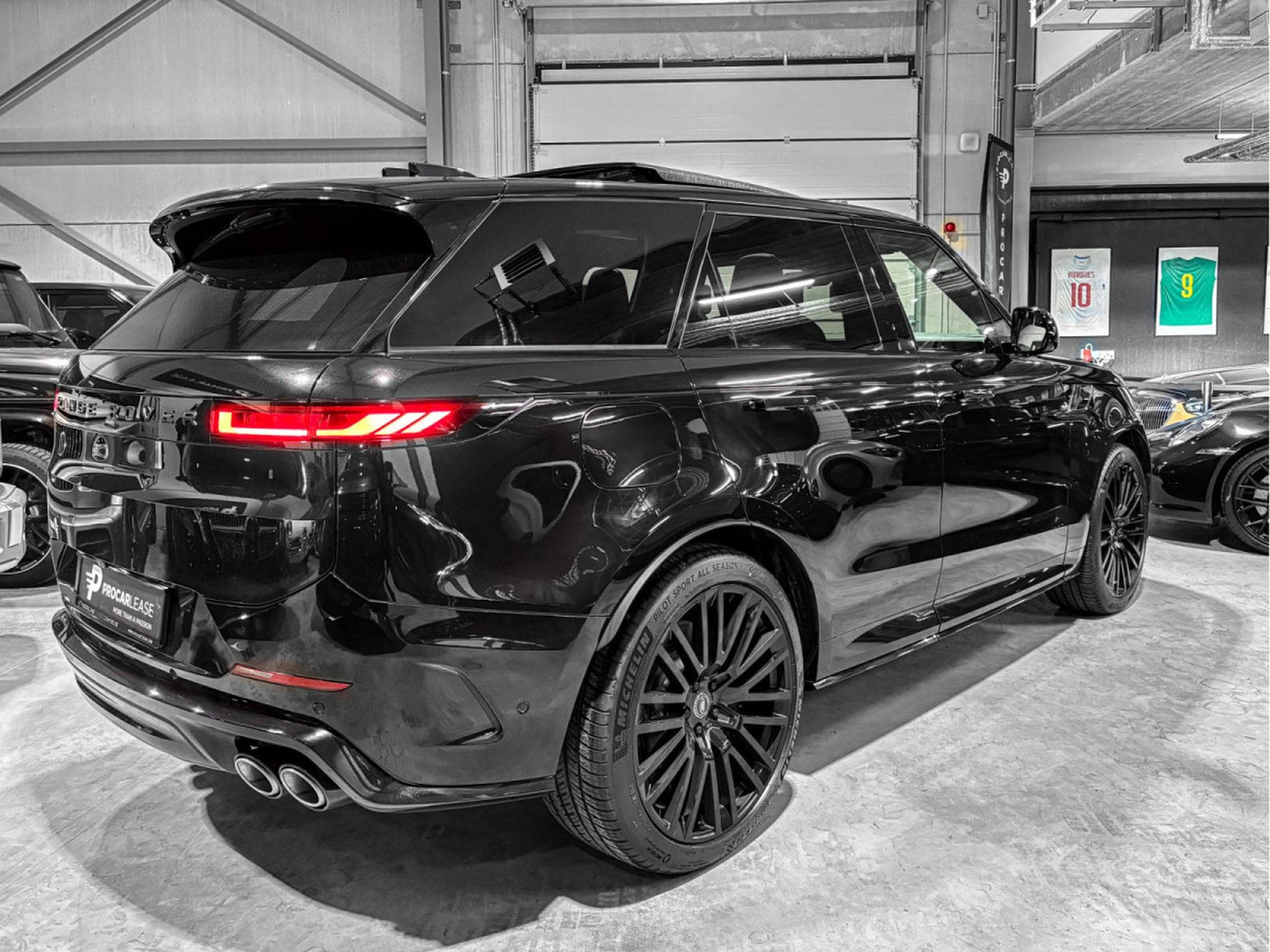 Land-Rover Range Rover Sport P635 SV EDITION ONE/ FULL CARBON / ECHANGE;REPRISE POSSIBLE (2024) - Photo 3