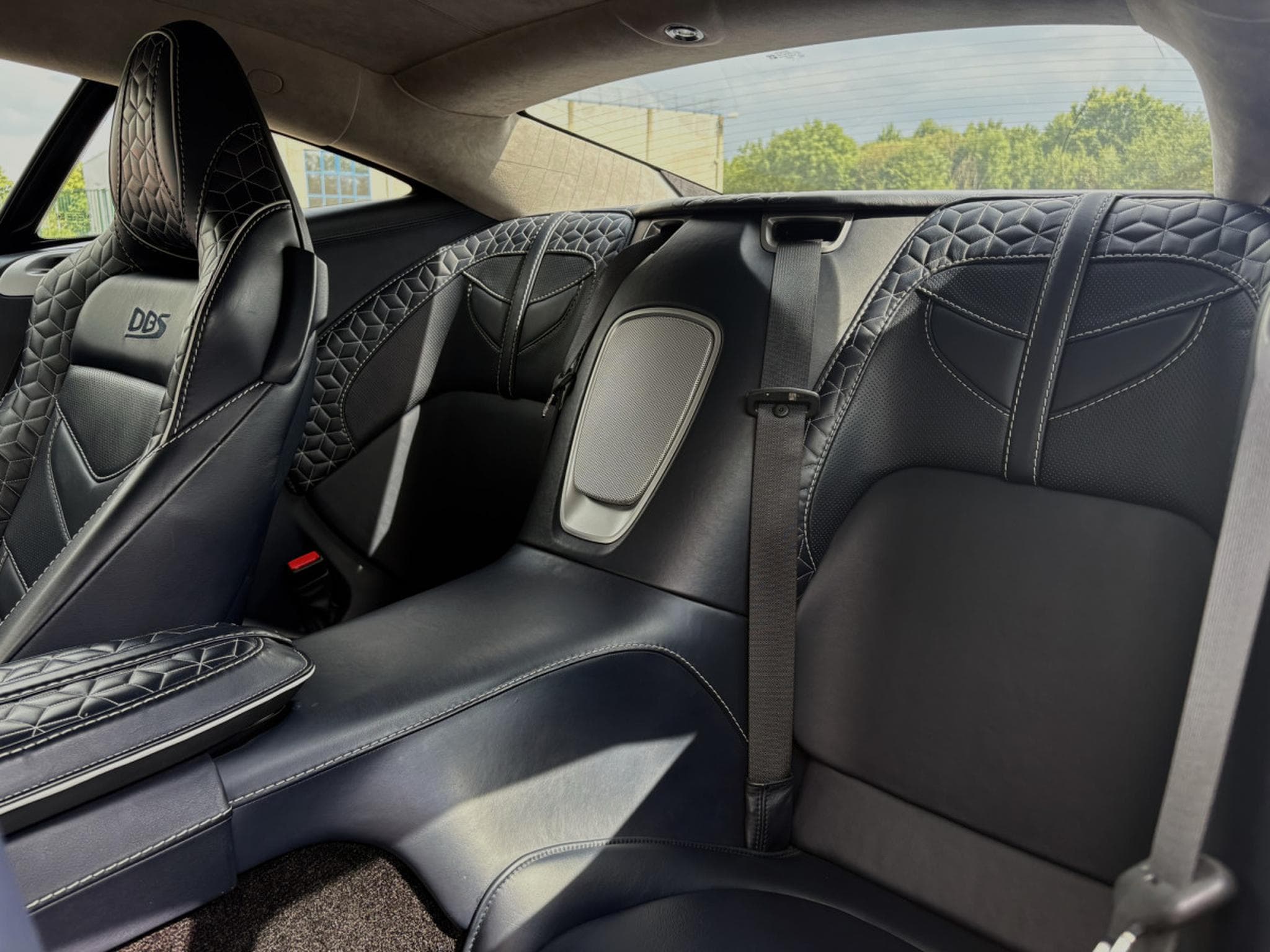Aston-Martin DBS 5.2 V12 725 SUPERLEGGERA (2019) - Foto 11