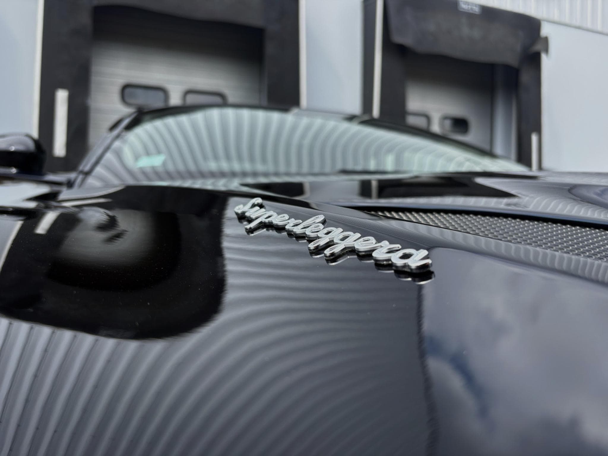 Aston-Martin DBS 5.2 V12 725 SUPERLEGGERA (2019) - Foto 13