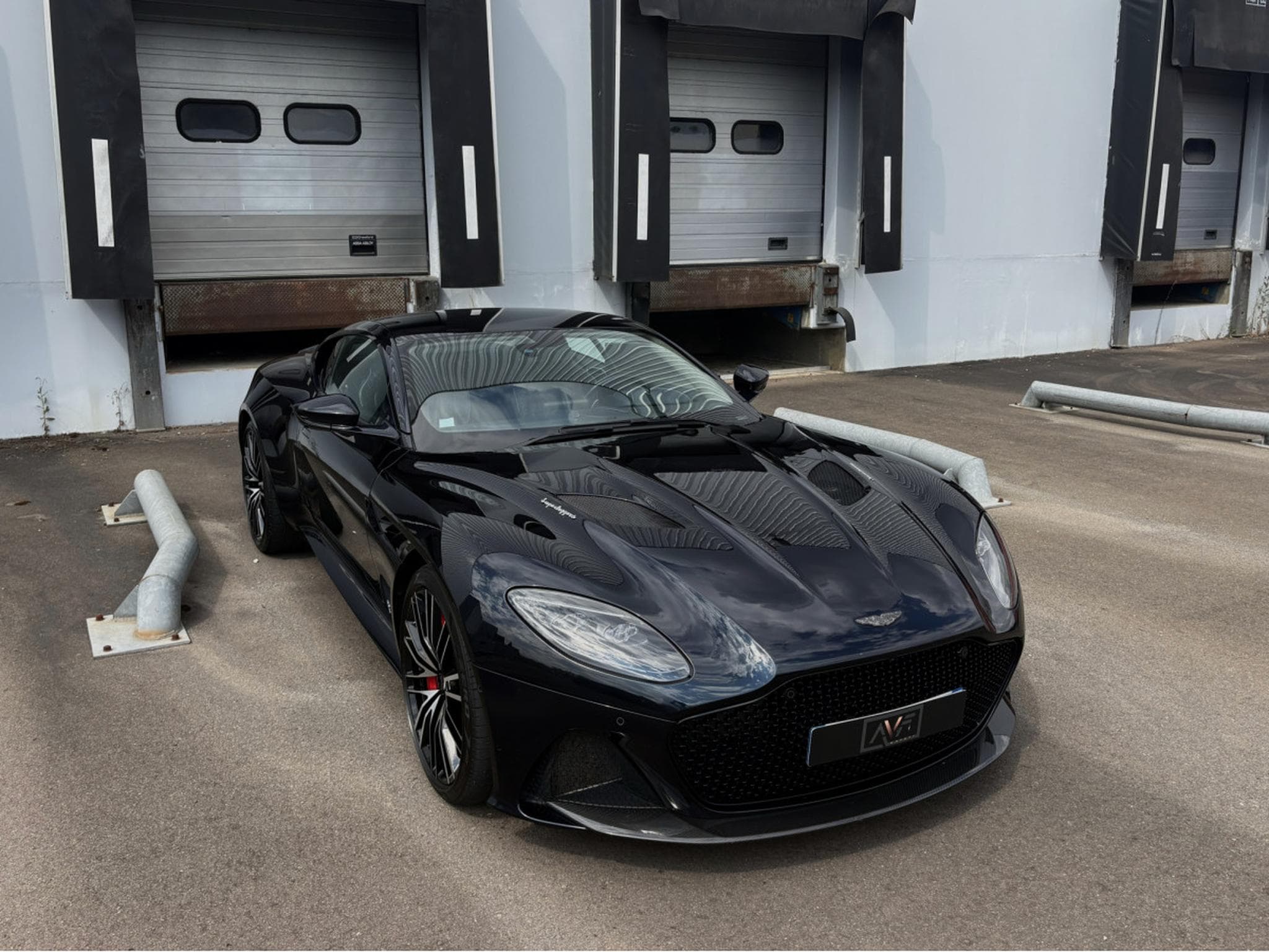 Aston-Martin DBS 5.2 V12 725 SUPERLEGGERA (2019) - Foto 4
