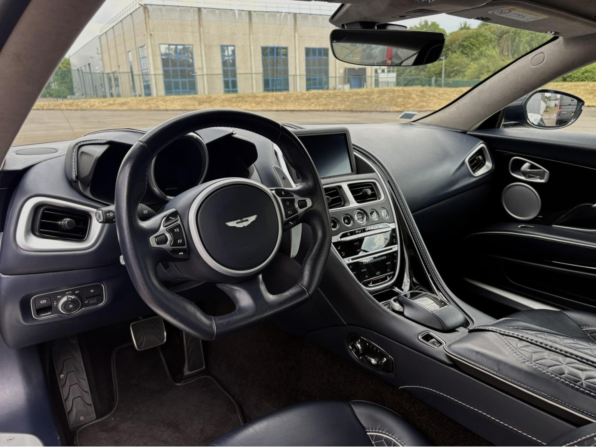 Aston-Martin DBS 5.2 V12 725 SUPERLEGGERA (2019) - Foto 8