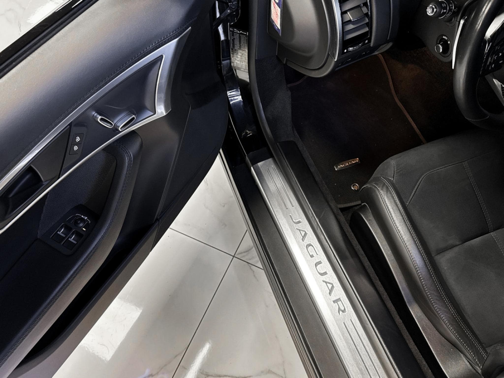 Jaguar F-Type P300 - full service (2021) - Photo 14