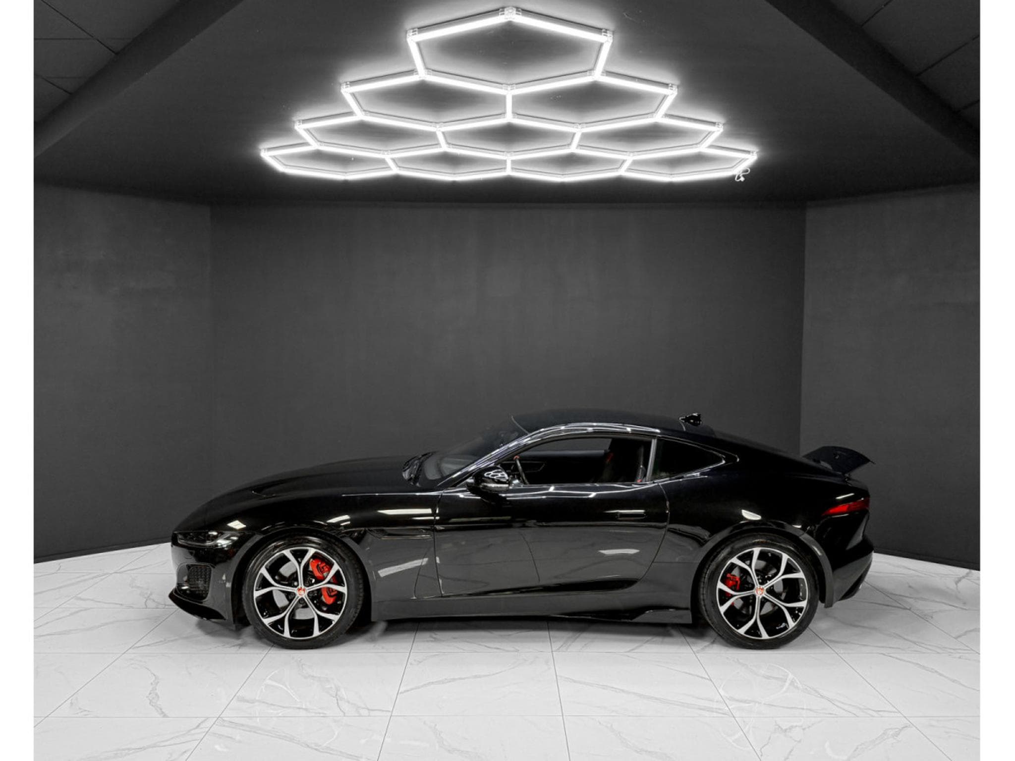 Jaguar F-Type P300 - full service (2021) - Photo 2