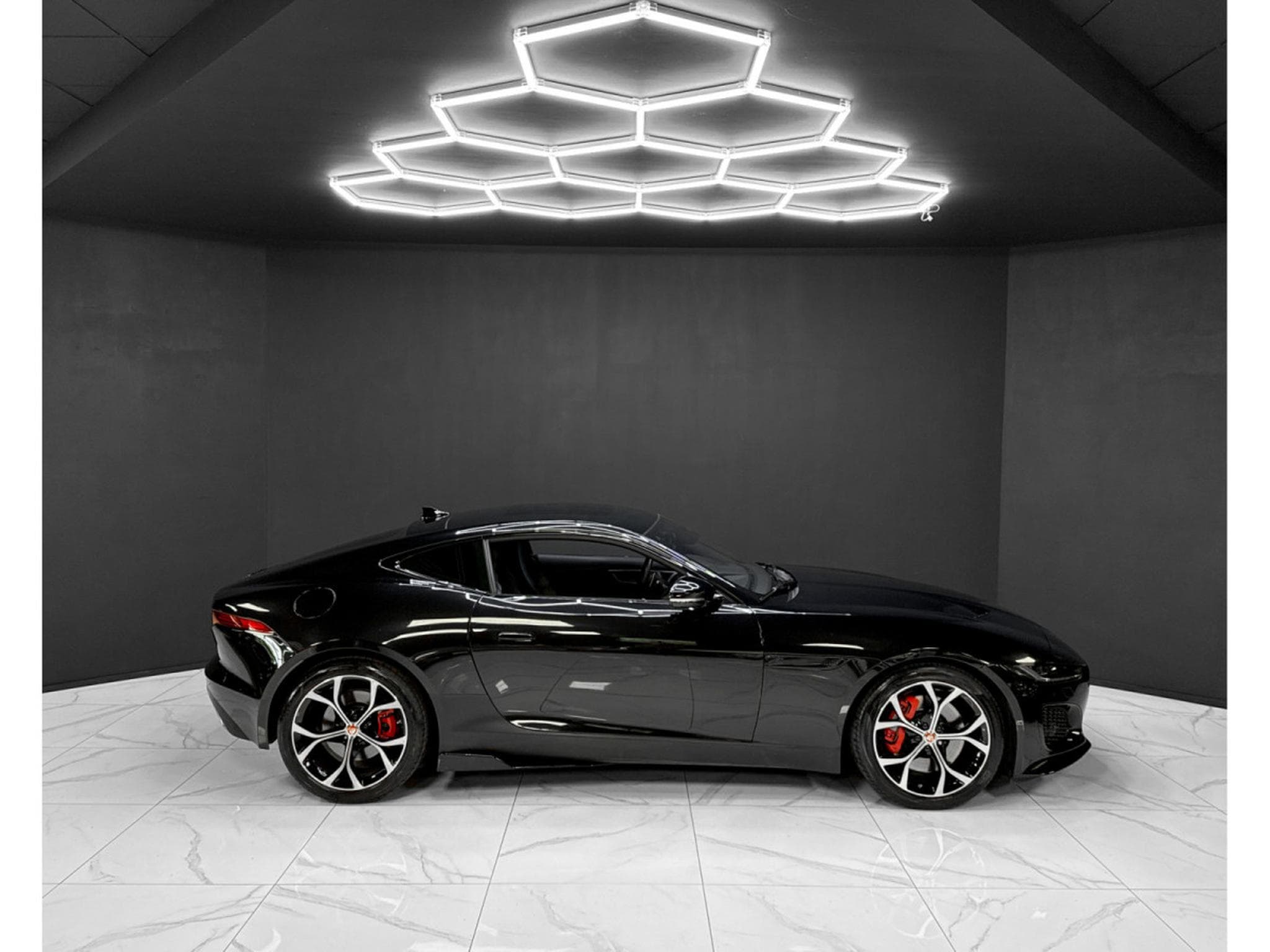 Jaguar F-Type P300 - full service (2021) - Photo 6
