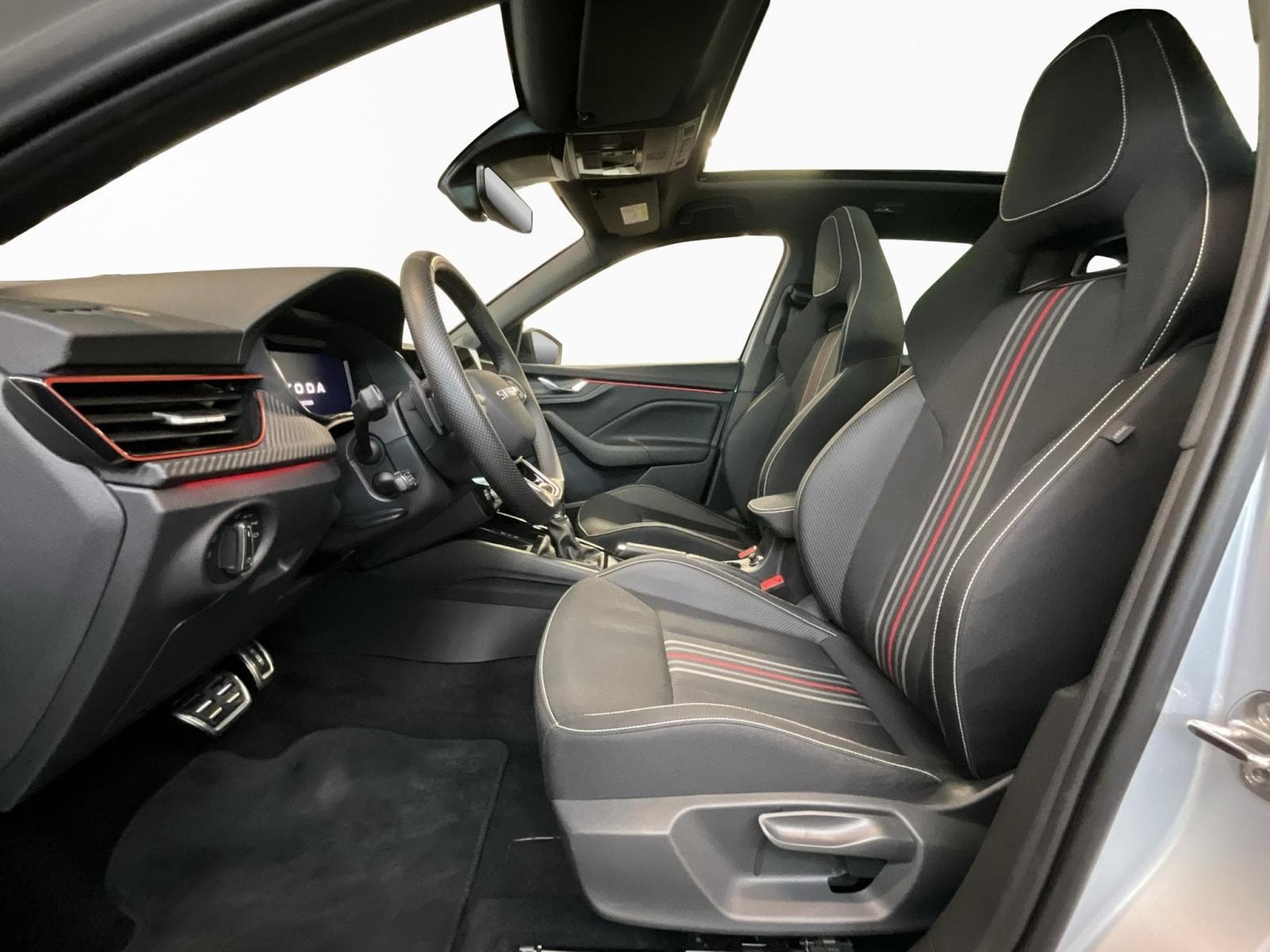 Skoda Kamiq Monte-Carlo+DSG+Park&Go+P.Ass.-Drive+ (2025) - Photo 9