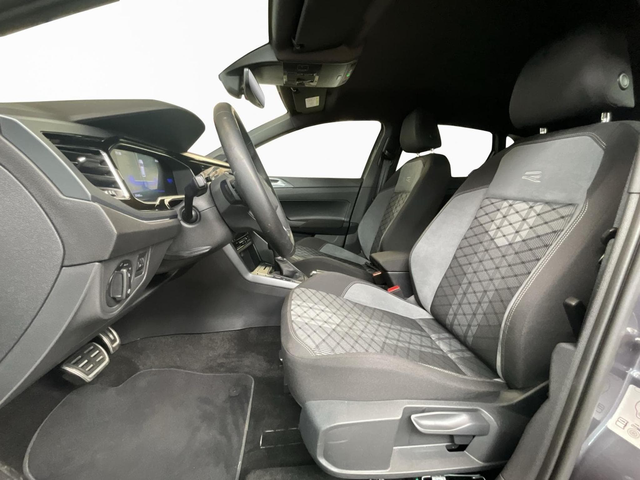 VW Polo R-Line+DSG+Park&Comfort+IQ-Drive (2025) - Photo 9