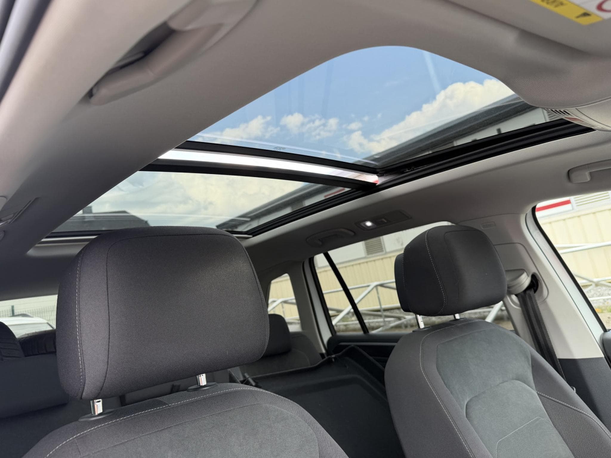 VW Tiguan 2.0 TDI 190 DSG 4MOTION R-LINE PANO NAVI (2020) - Foto 6