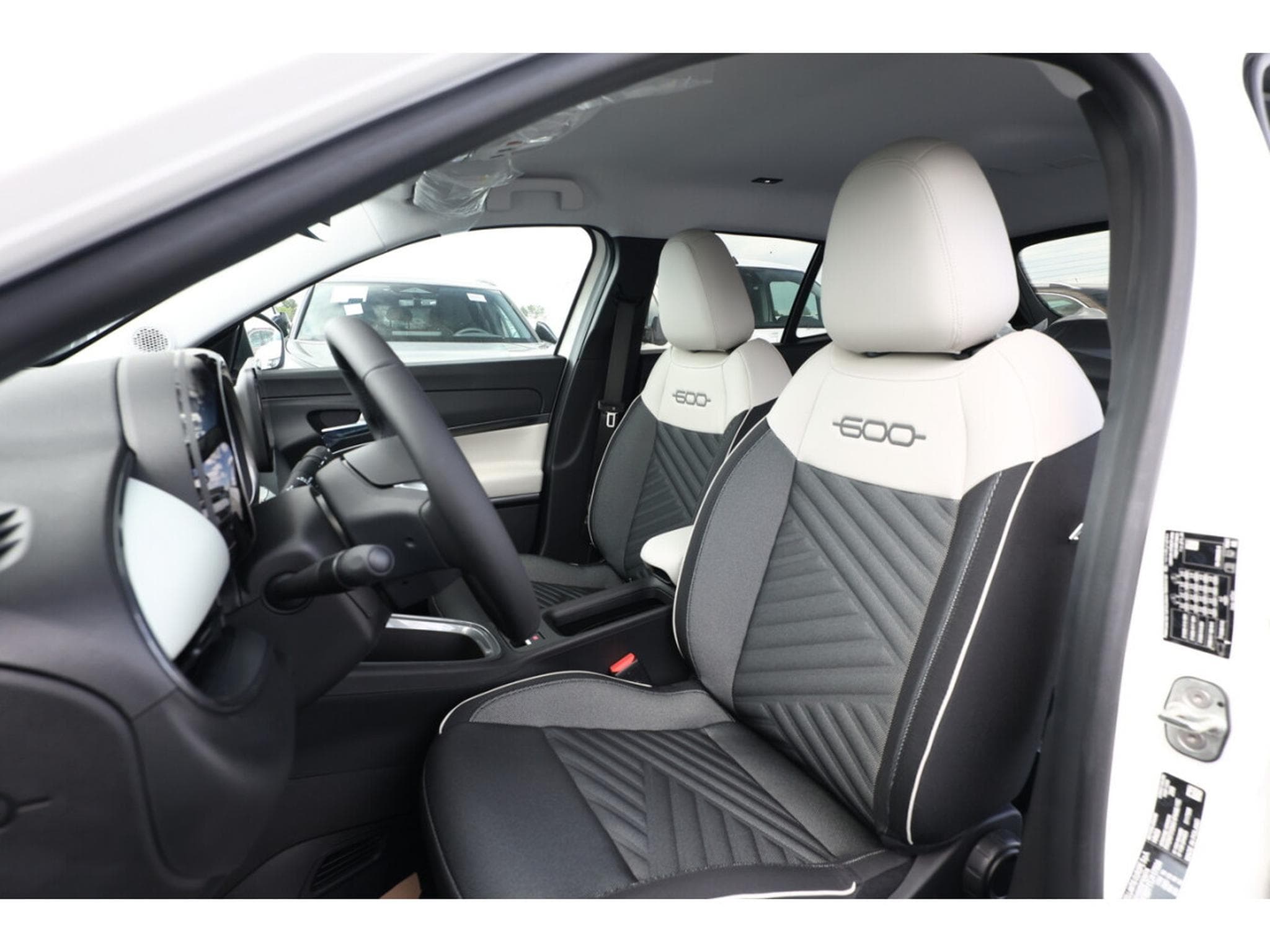Fiat 600 1.2 Hybrid e-DSC6 La Prima (2026) - Photo 6