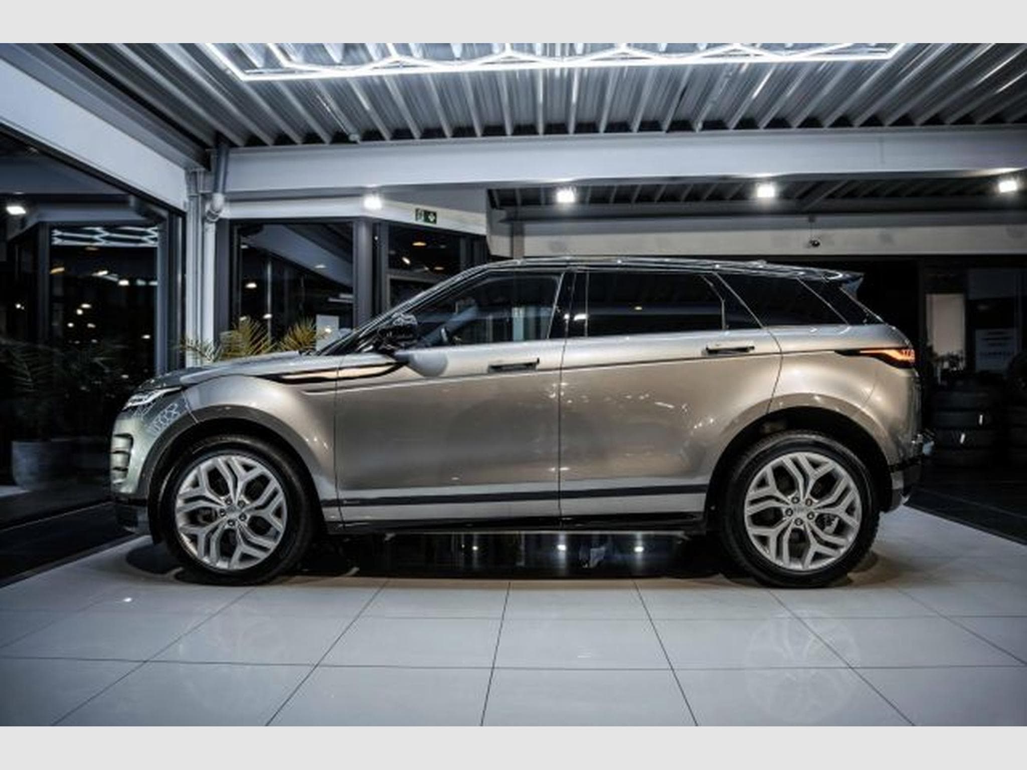Land-Rover Range Rover Evoque Range Rover Evoque R-Dynamic SE P 250 LED RFK (2021) - Photo 11