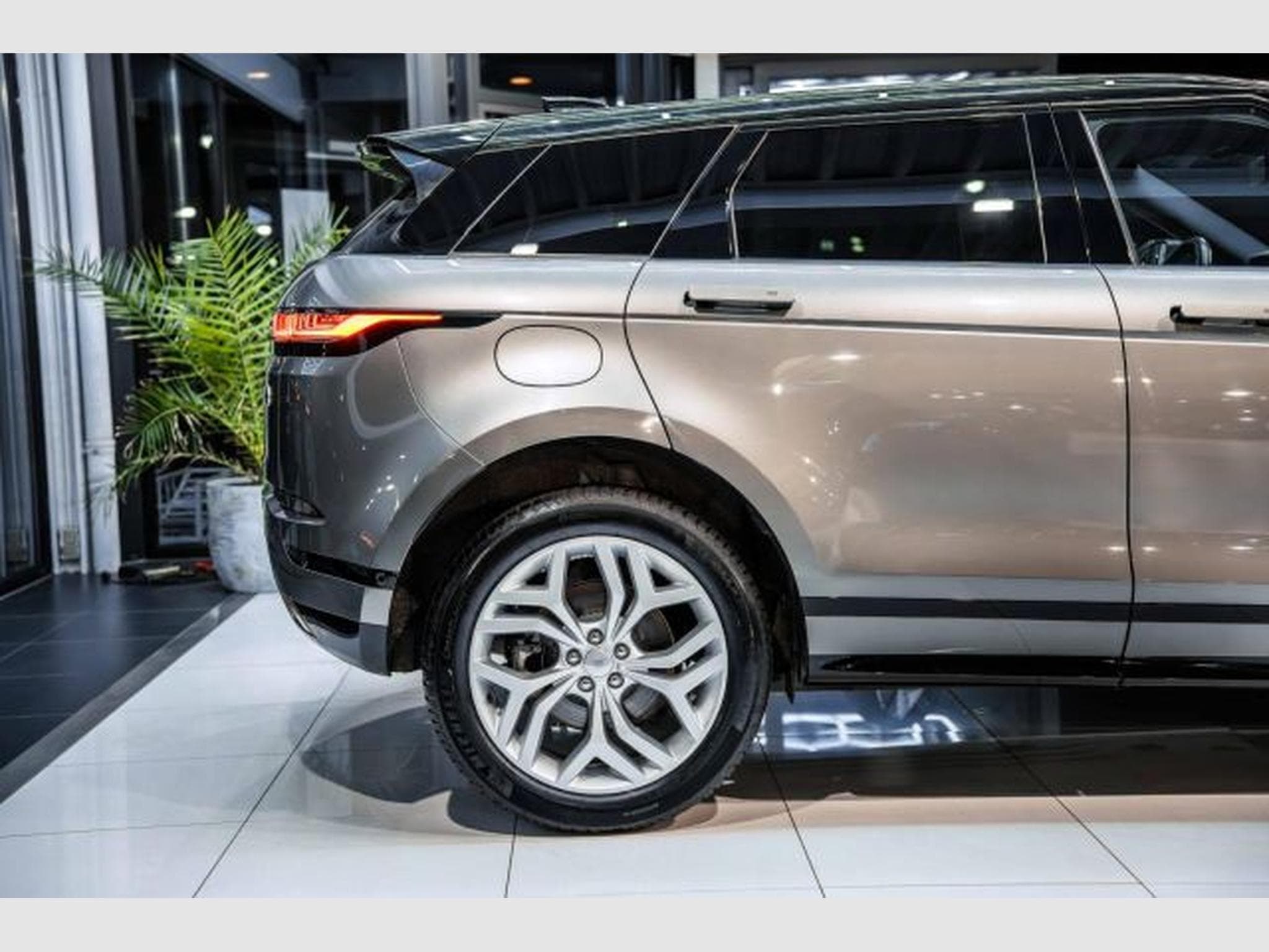 Land-Rover Range Rover Evoque Range Rover Evoque R-Dynamic SE P 250 LED RFK (2021) - Photo 8