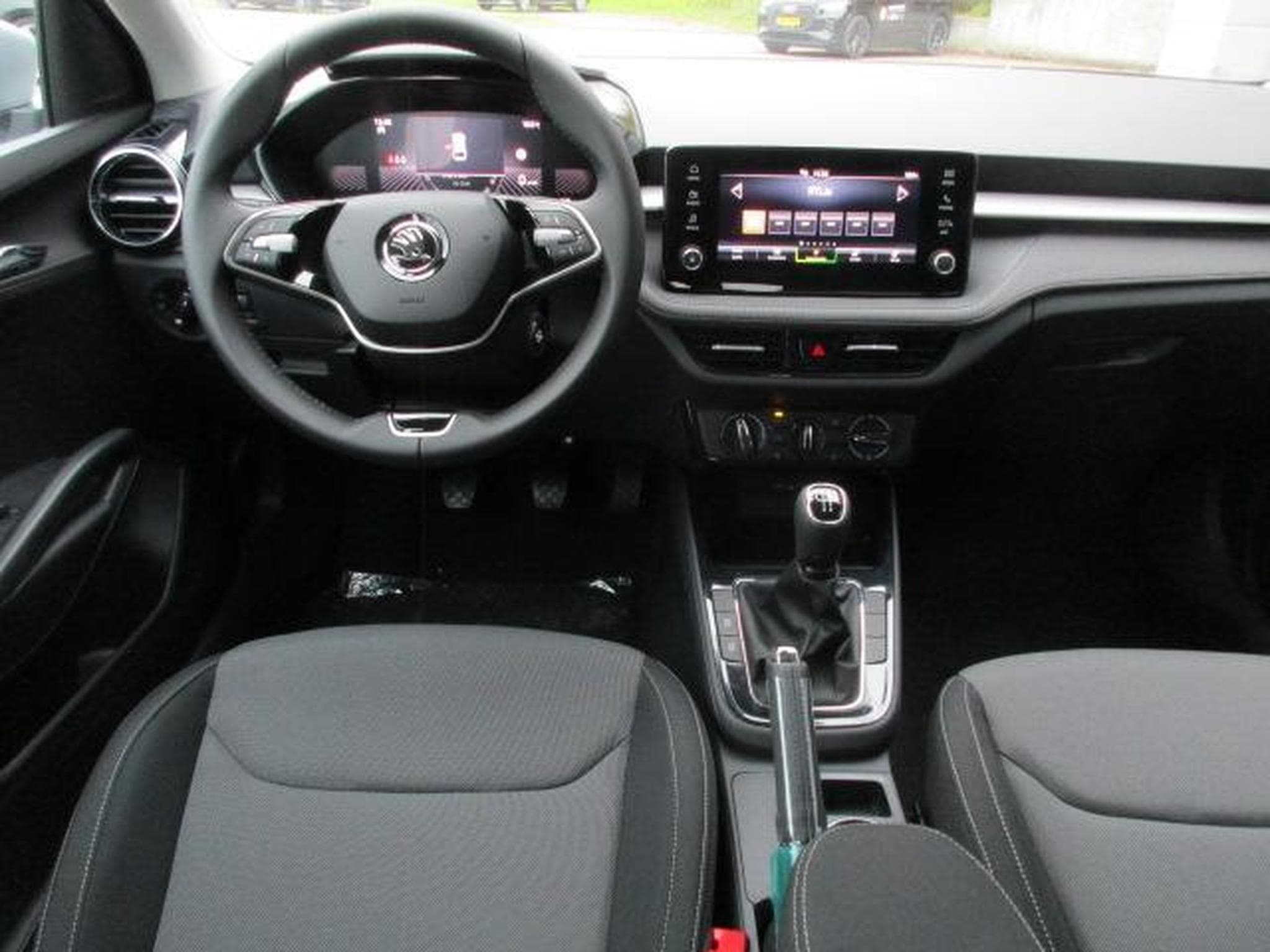 Skoda Fabia Selection 1.0 TSI (2024) - Photo 11