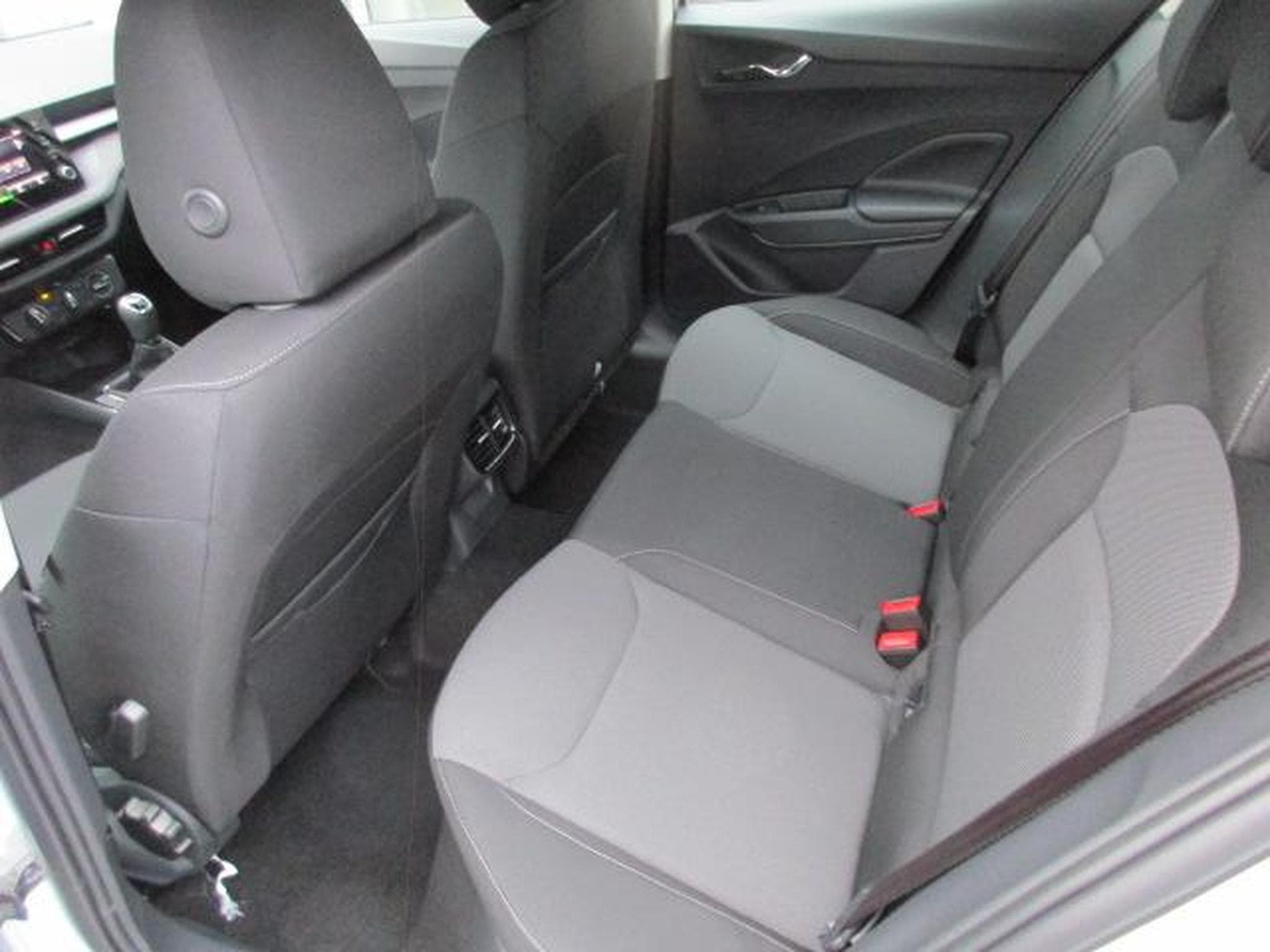Skoda Fabia Selection 1.0 TSI (2024) - Photo 12