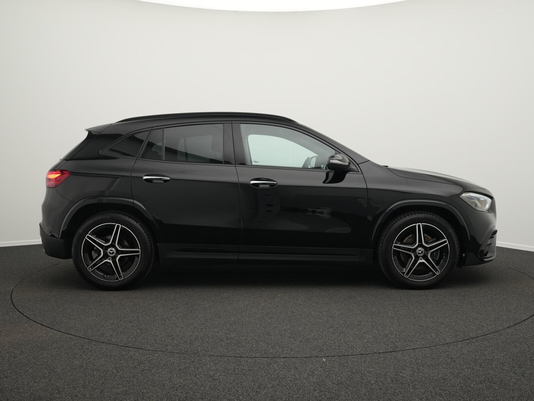 Mercedes GLA 200 d AMG-Line Multi+Kamera+Night+19" (2025) - Foto 5