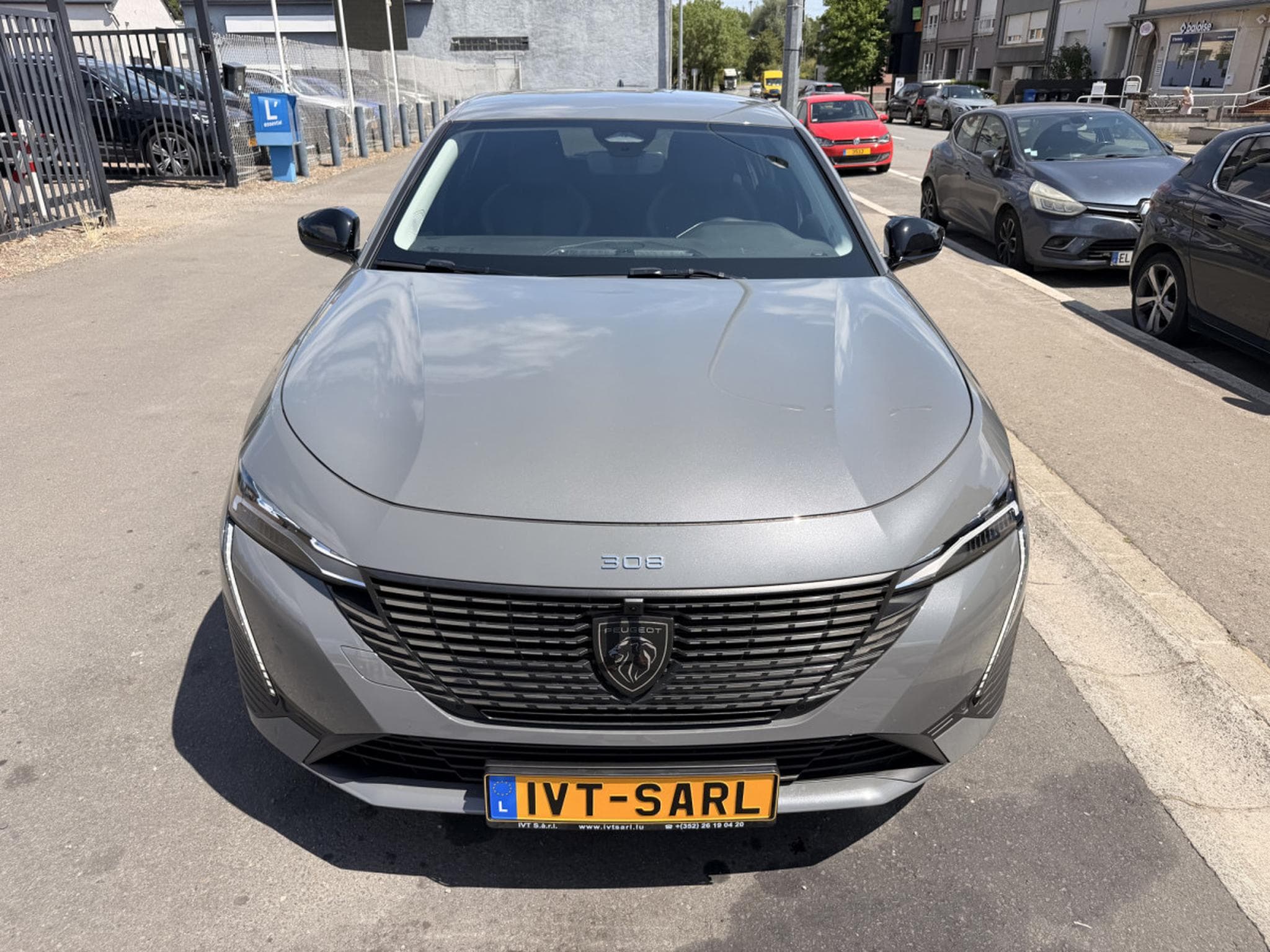 Peugeot 308 1.2 Hybride 145 ALLURE e-DCS6 (2025) - Foto 2