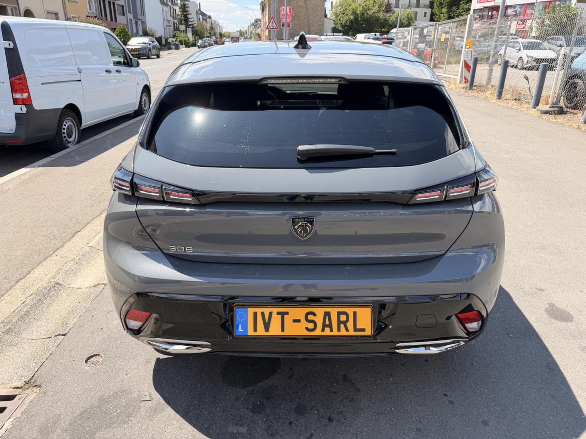 Peugeot 308 1.2 Hybride 145 ALLURE e-DCS6 (2025) - Foto 4
