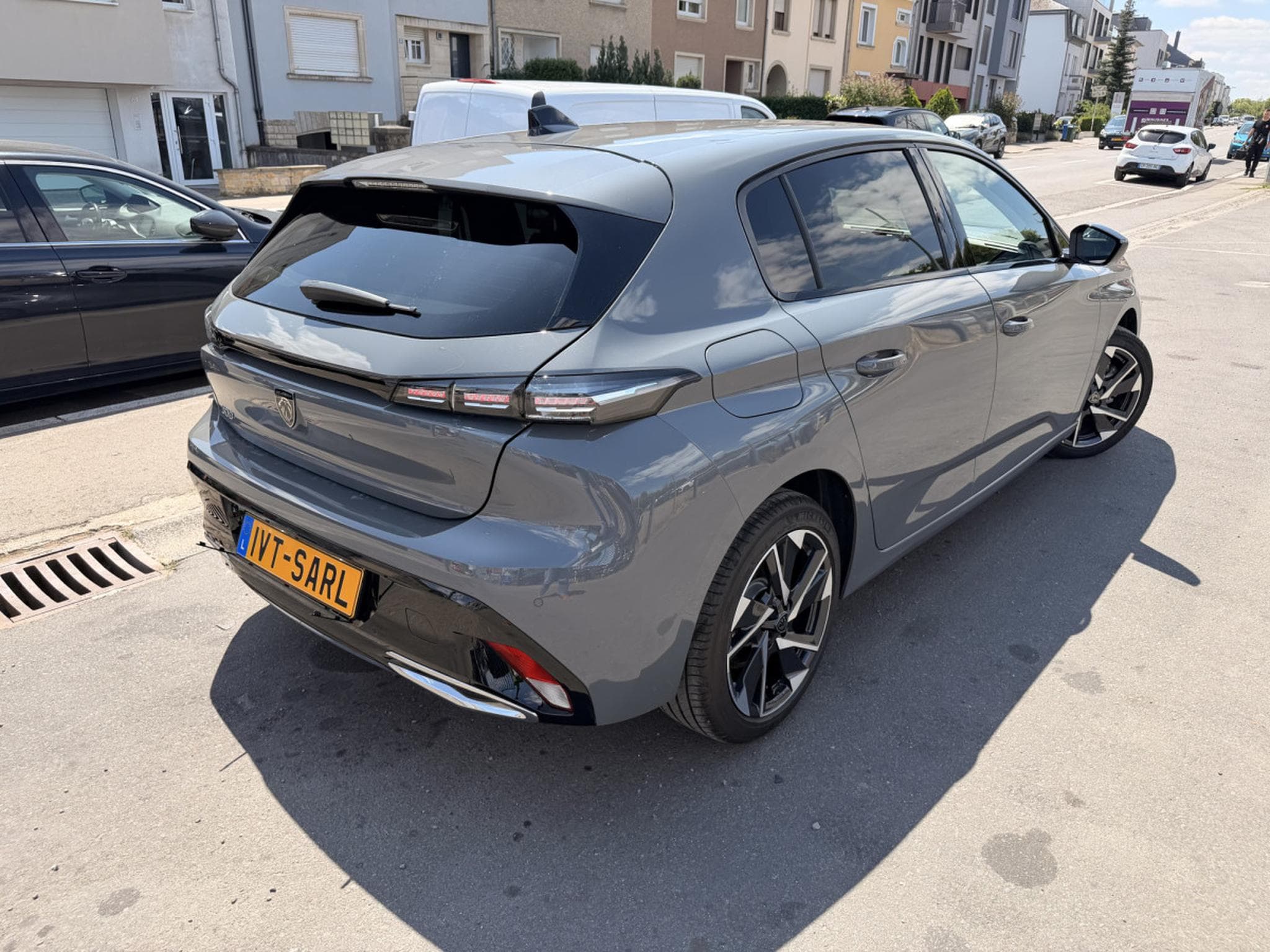 Peugeot 308 1.2 Hybride 145 ALLURE e-DCS6 (2025) - Foto 5