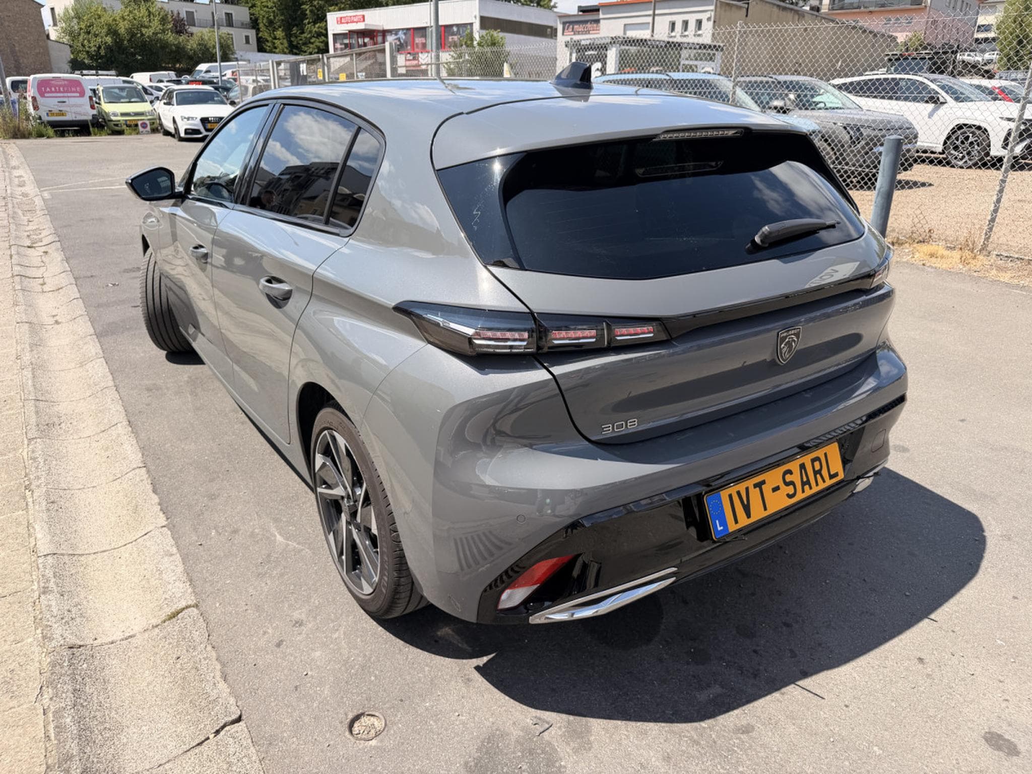 Peugeot 308 1.2 Hybride 145 ALLURE e-DCS6 (2025) - Foto 8