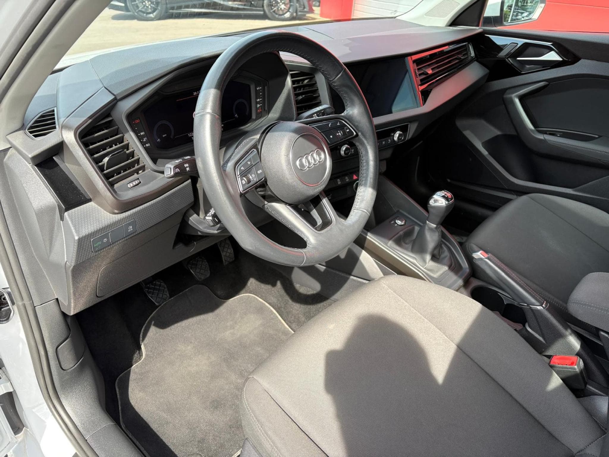 Audi A1 1.0 L TFSI (2019) - Photo 9