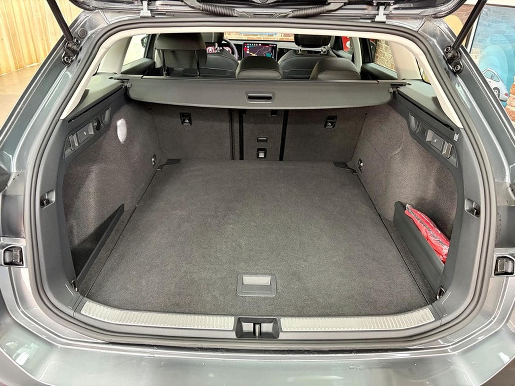 VW Passat Passat Variant 2.0 TDi 150cv Auto BUISINESS (2025) - Photo 7