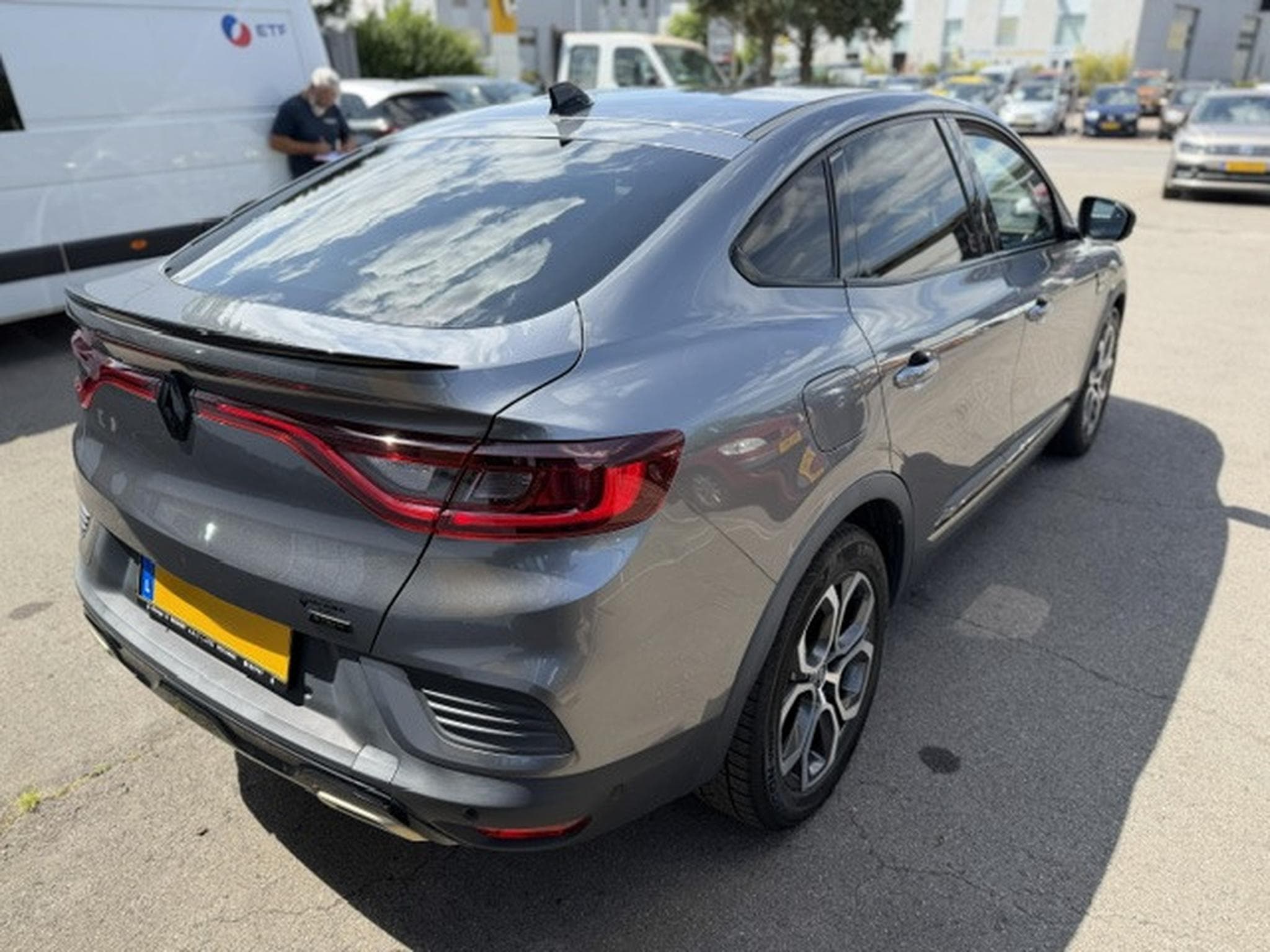 Renault Arkana E-TECH FASTTRACK 145 (2023) - Photo 4