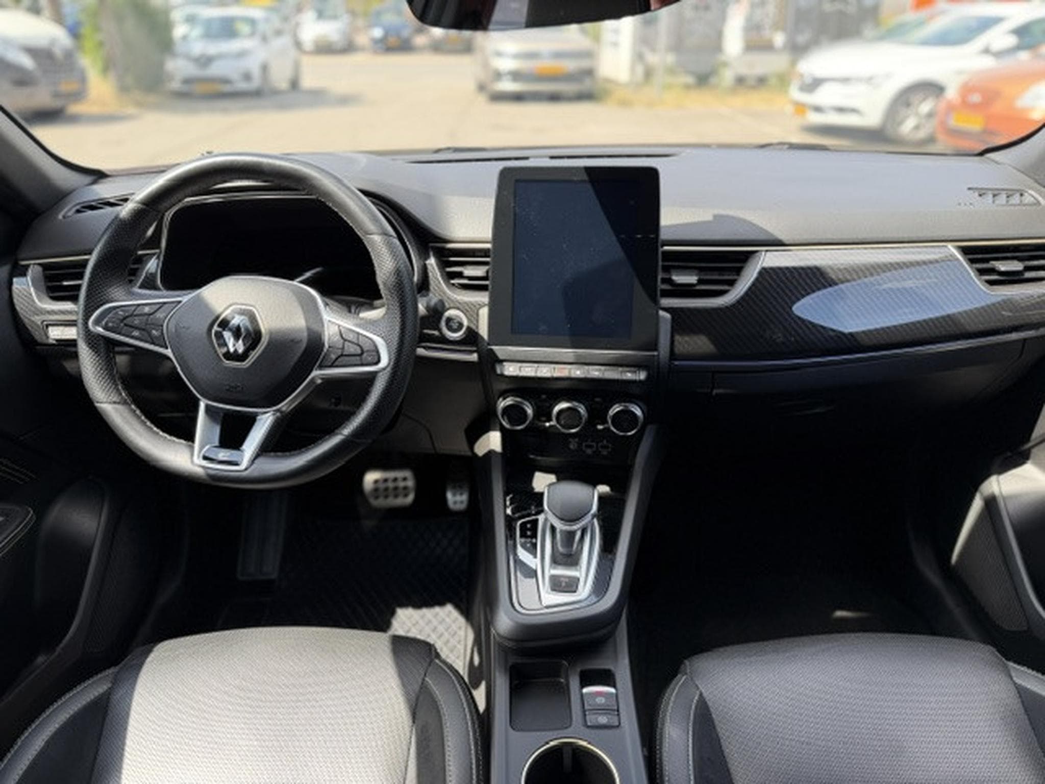Renault Arkana E-TECH FASTTRACK 145 (2023) - Photo 6