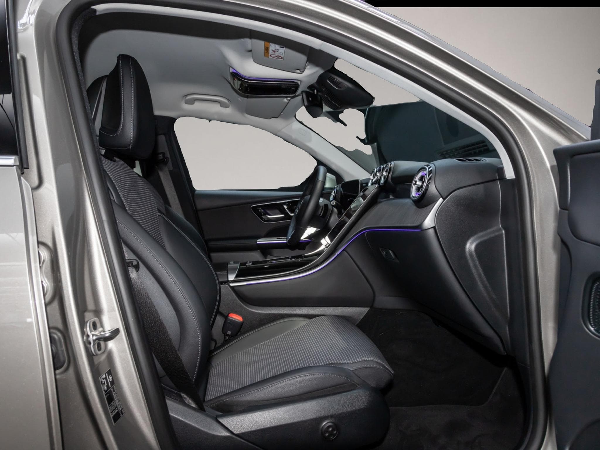 Mercedes GLA 200 (2024) - Photo 2
