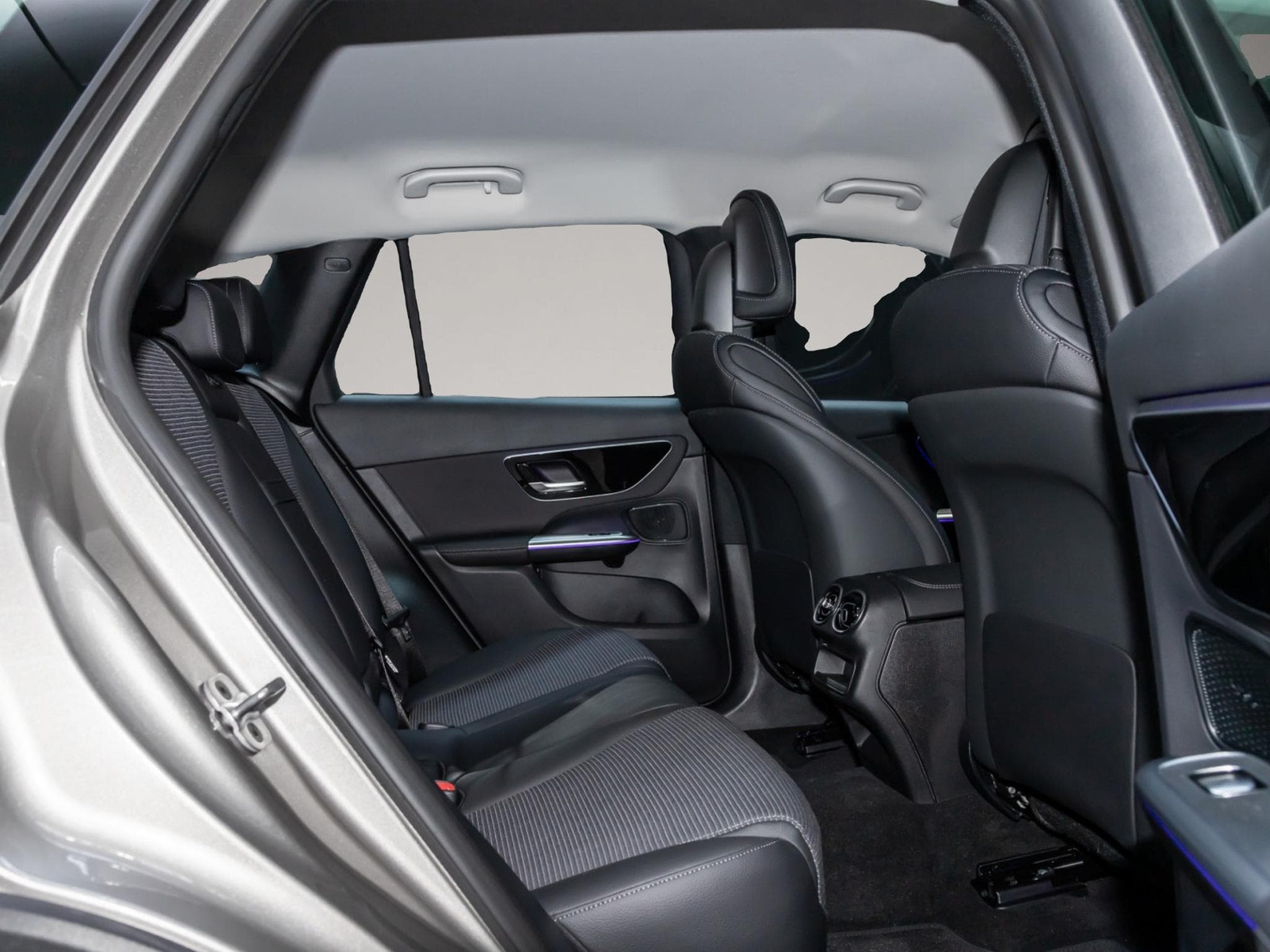 Mercedes GLA 200 (2024) - Photo 4