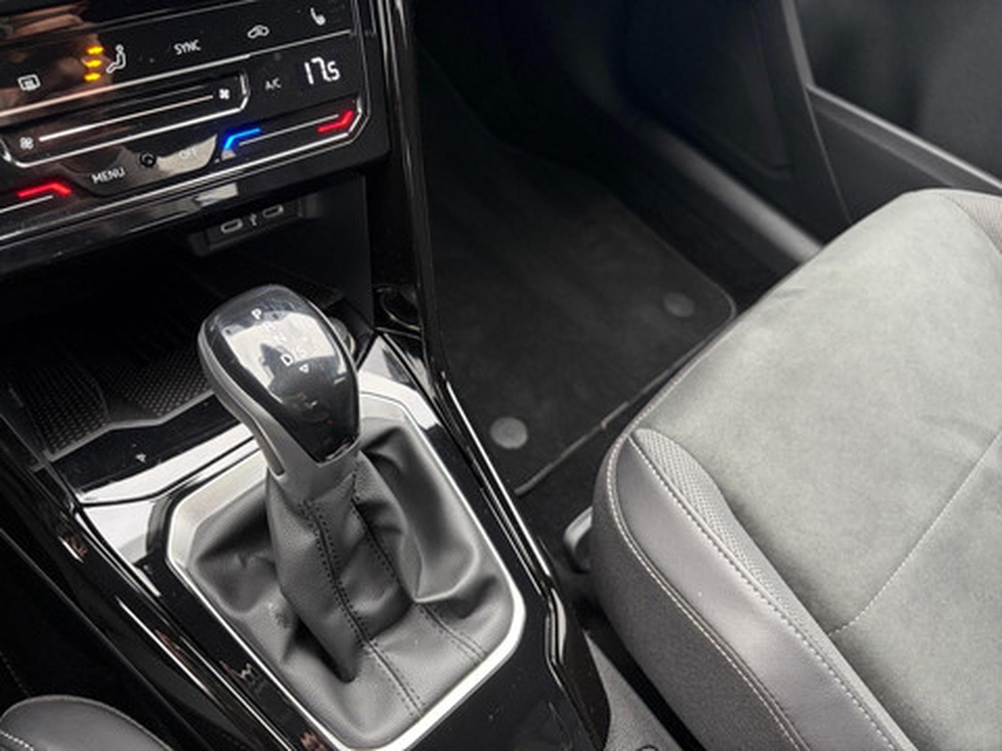 VW T-Roc R-line 1.5L (2025) - Photo 10