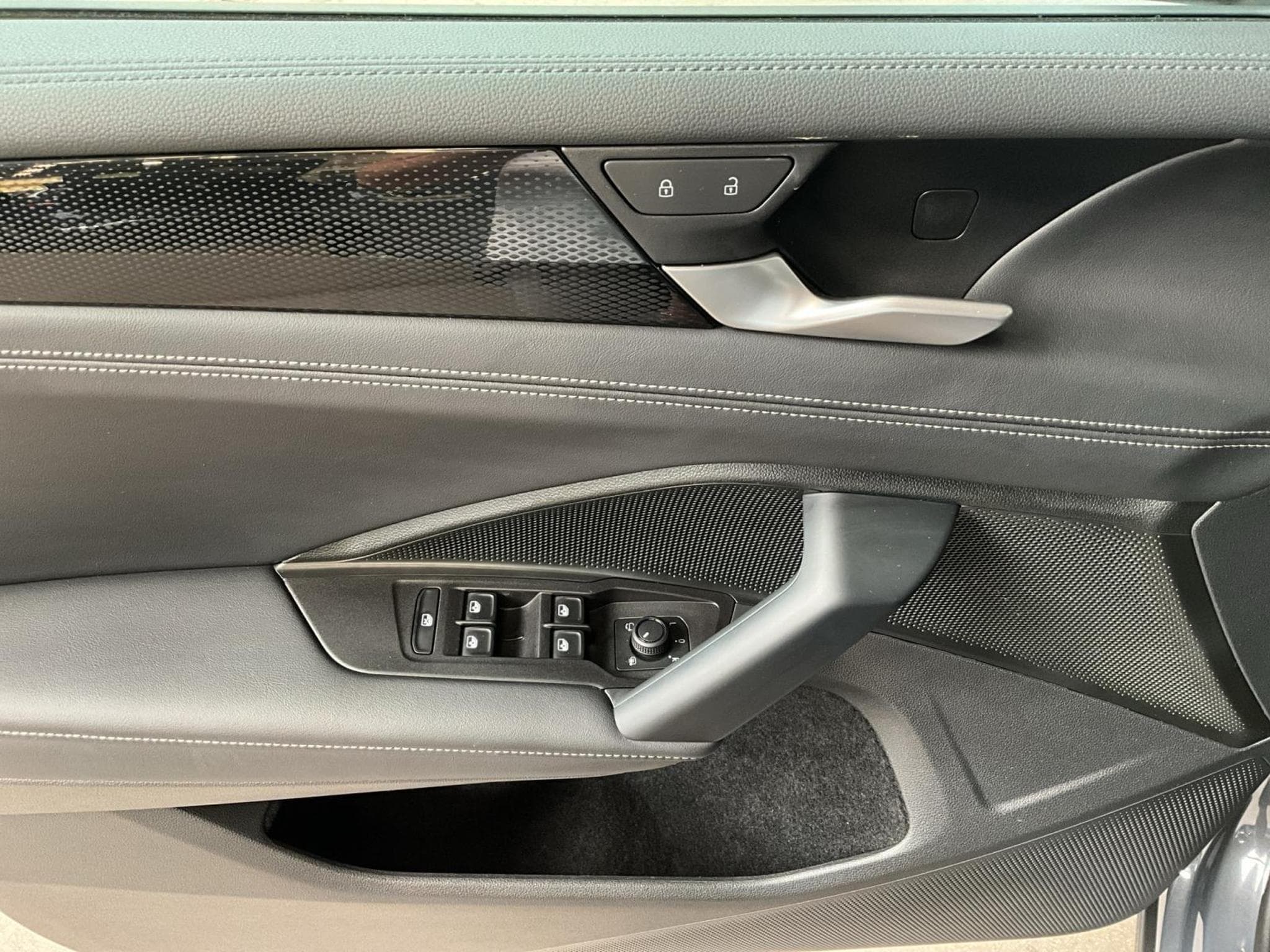 VW Tiguan Life+DSG+P.Info.+AHK+LED+Navi (2025) - Foto 10