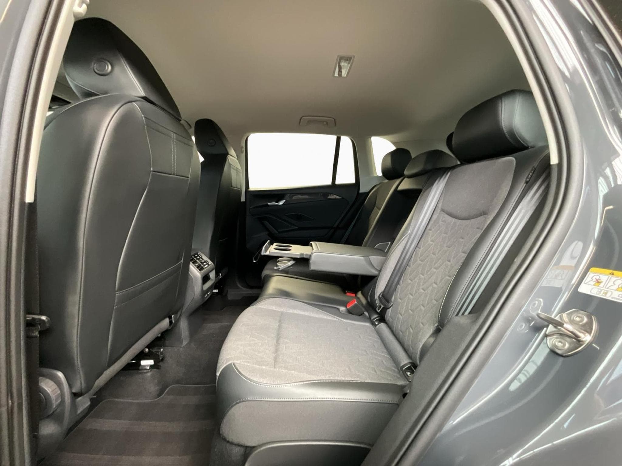 VW Tiguan Life+DSG+P.Info.+AHK+LED+Navi (2025) - Foto 18