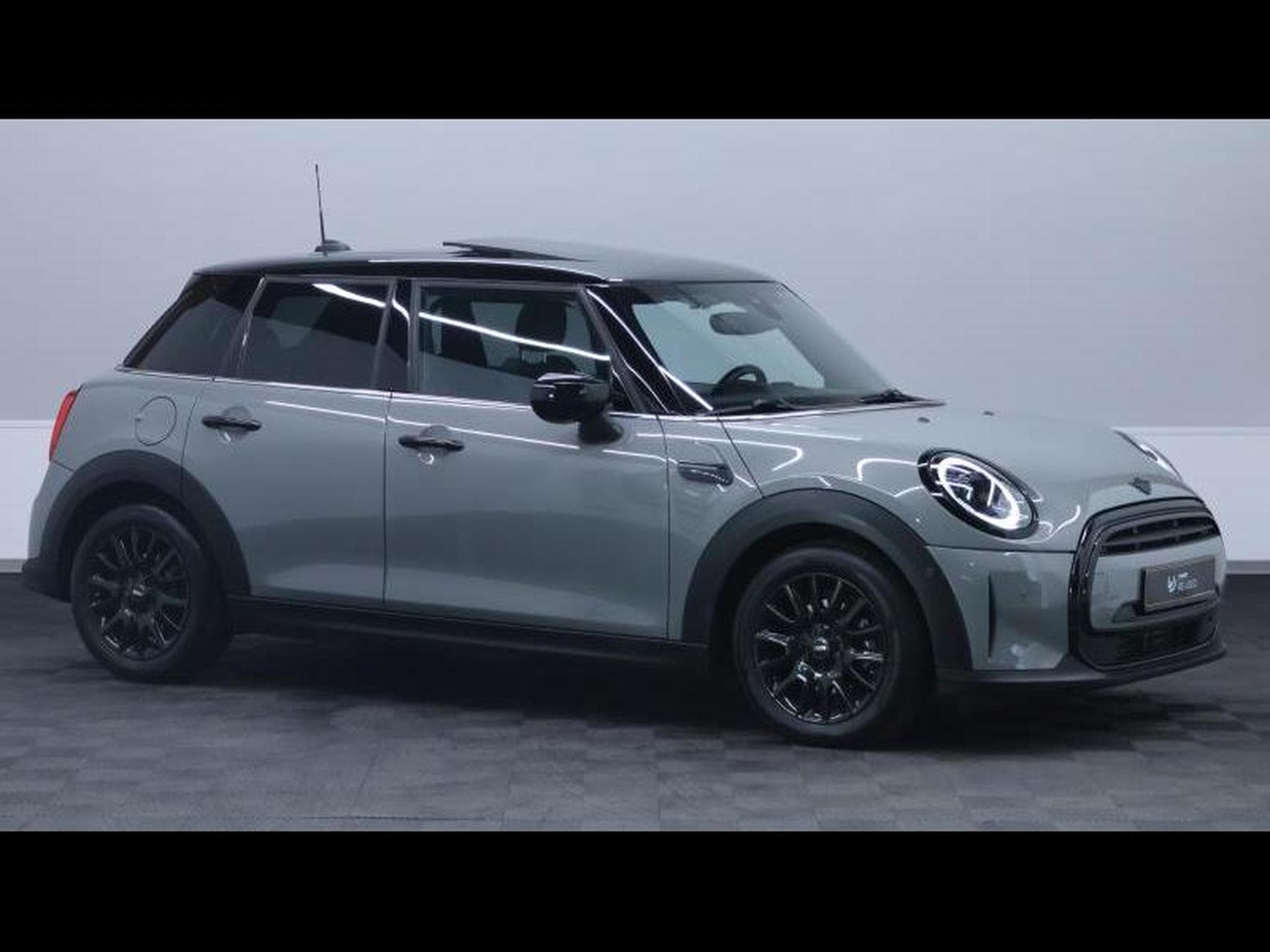 MINI Cooper 136 Hatch Stptronic (2022) - Photo 3