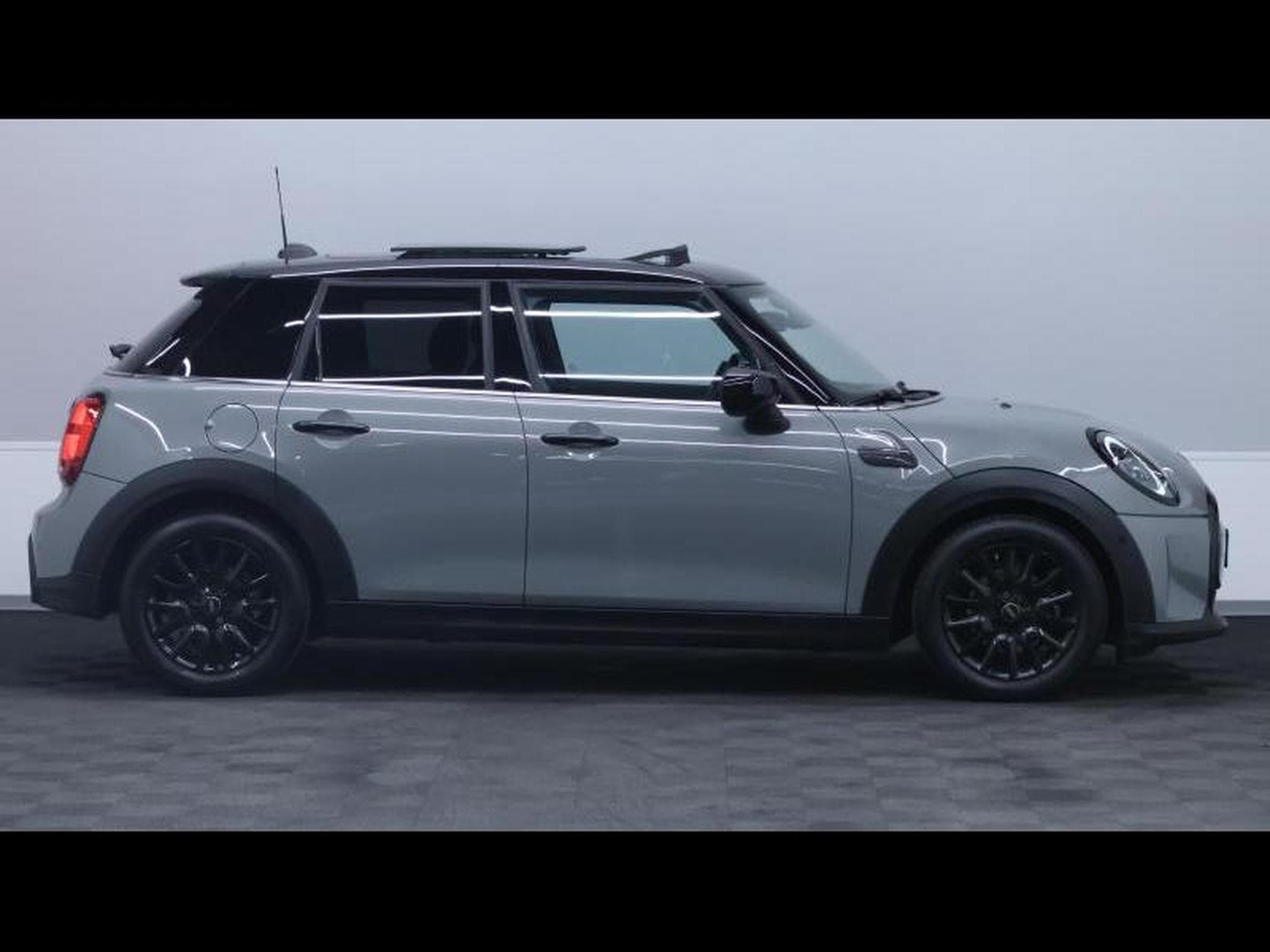 MINI Cooper 136 Hatch Stptronic (2022) - Photo 4
