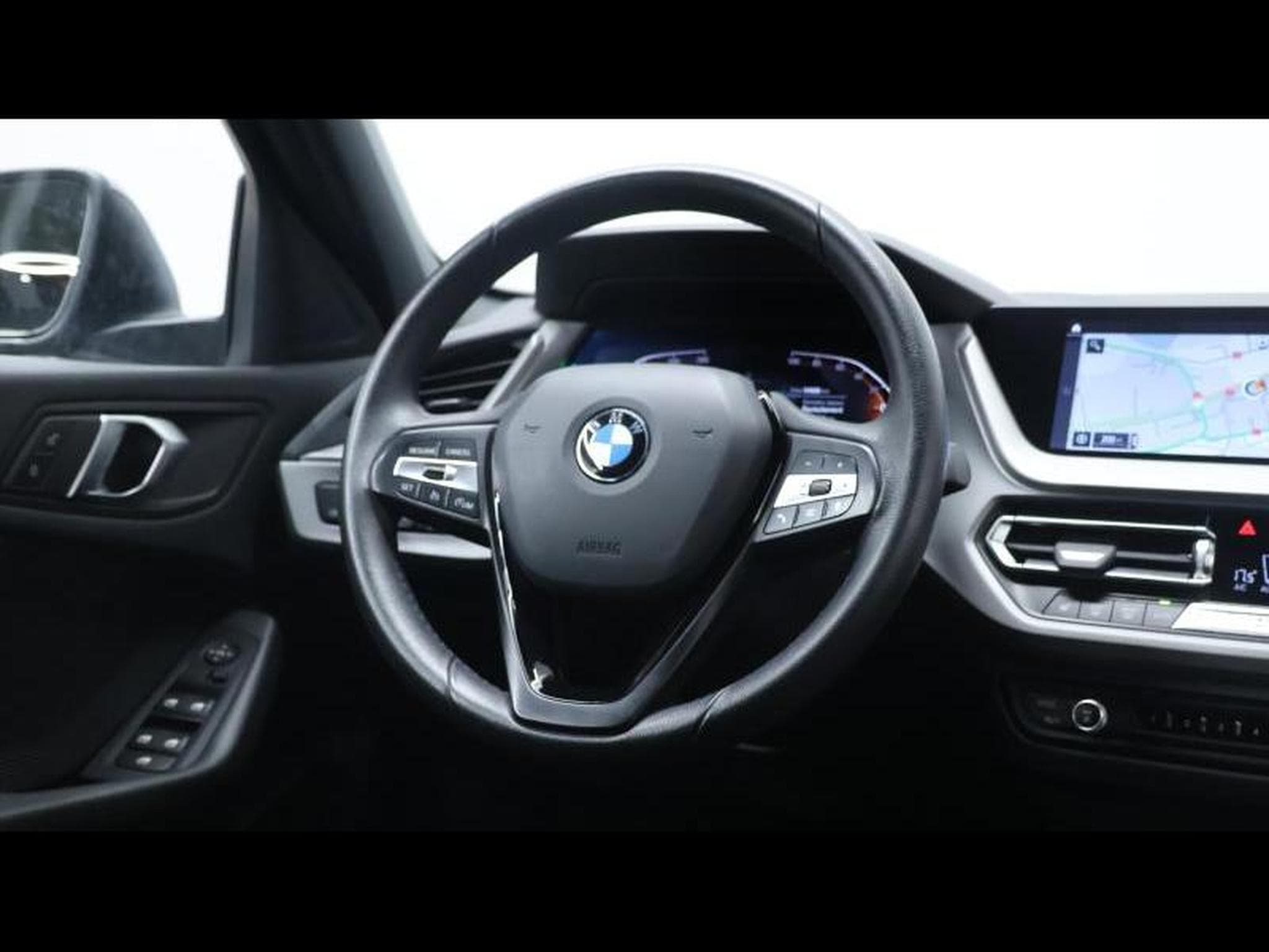 BMW 118 i 136cv Hatch Steptronic Advantage (2023) - Foto 16