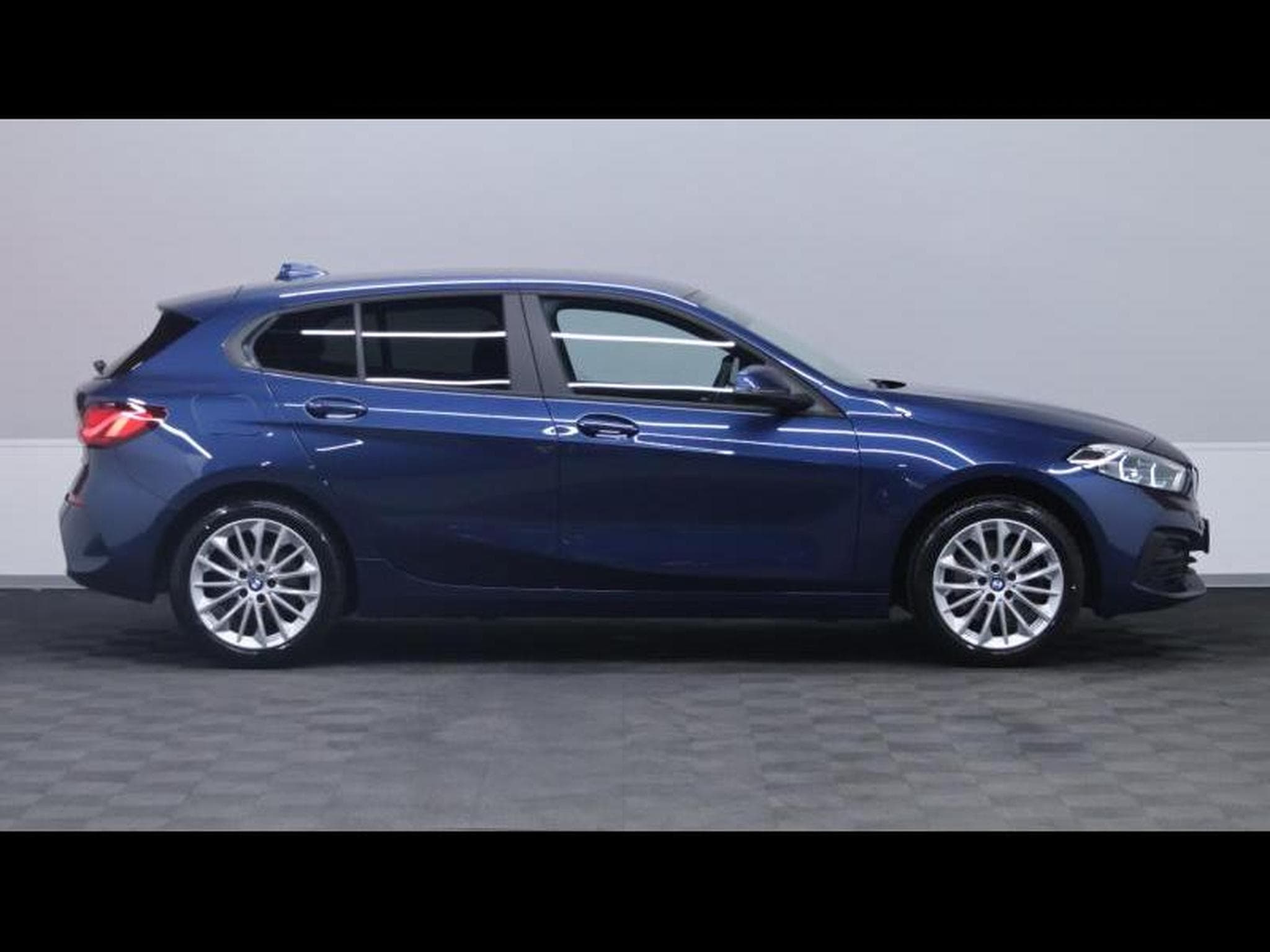 BMW 116 i steptronic hatch Advantage (2024) - Foto 4