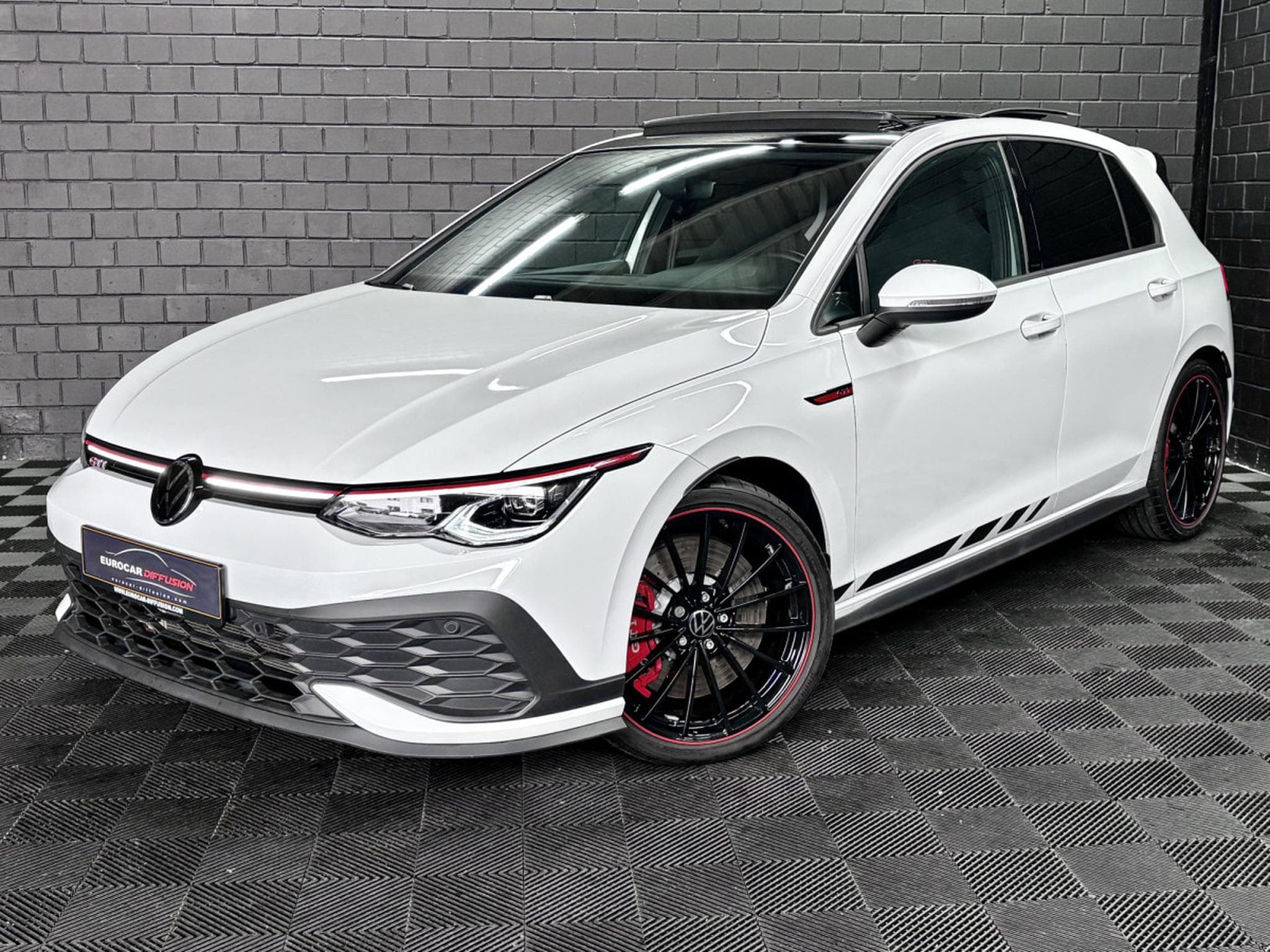 VW Golf GTI Clubsport 2.0 TSI 300 CV DSG7 *DCC* AKRA* MATRIX *PANO* (2023) - Foto 1